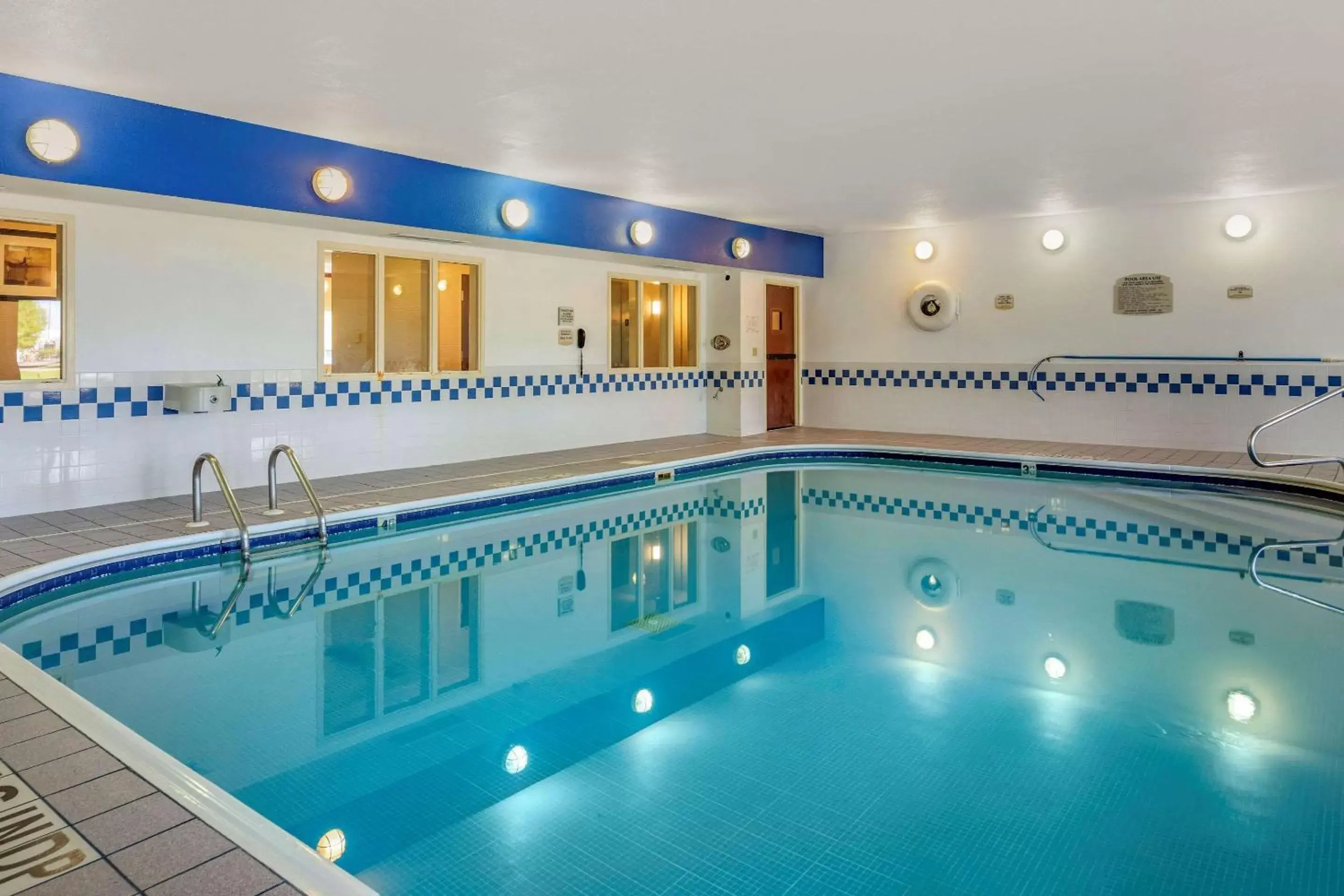 Swimming Pool in Quality Inn & Suites