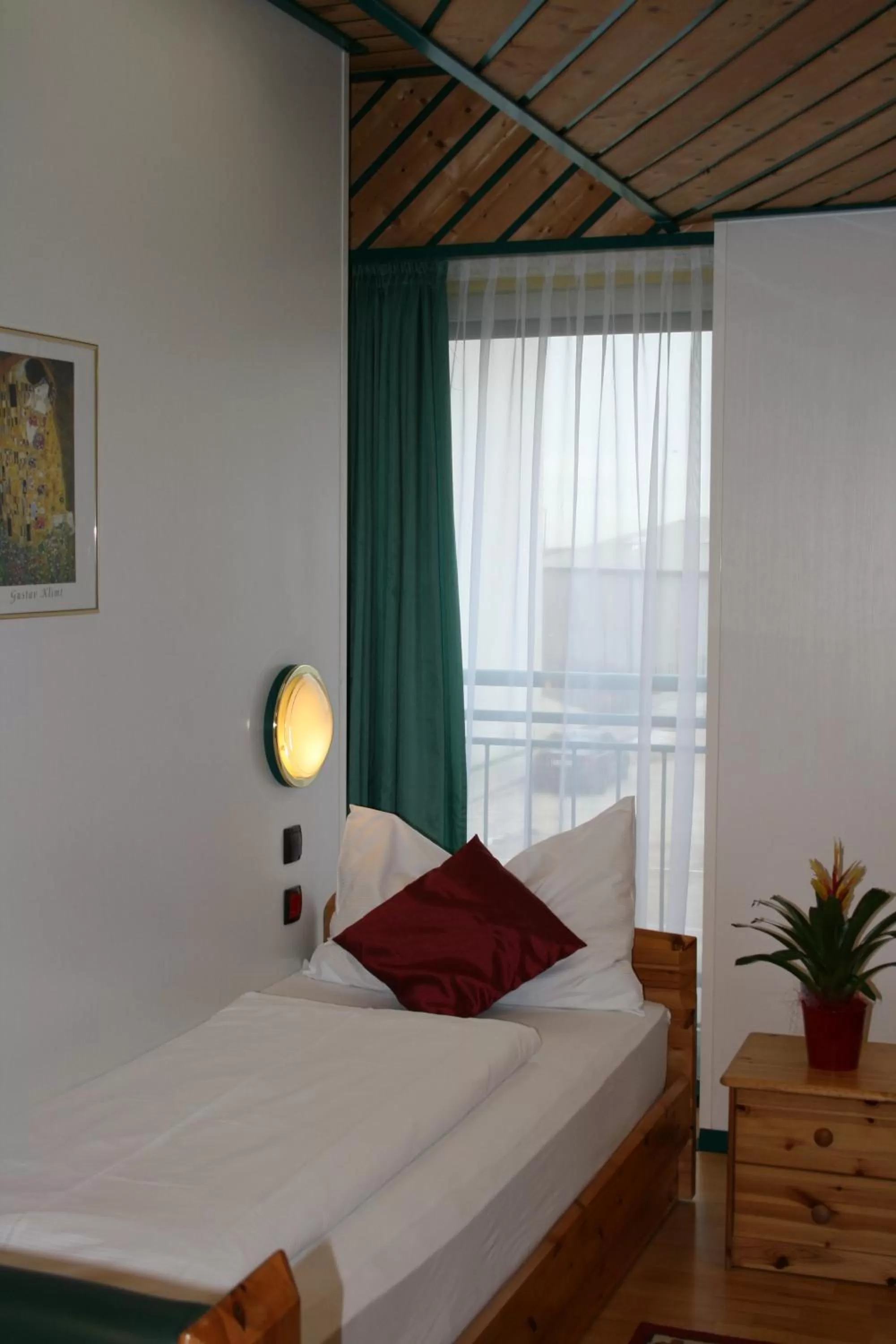 Bed in Hotel Asperner Löwe