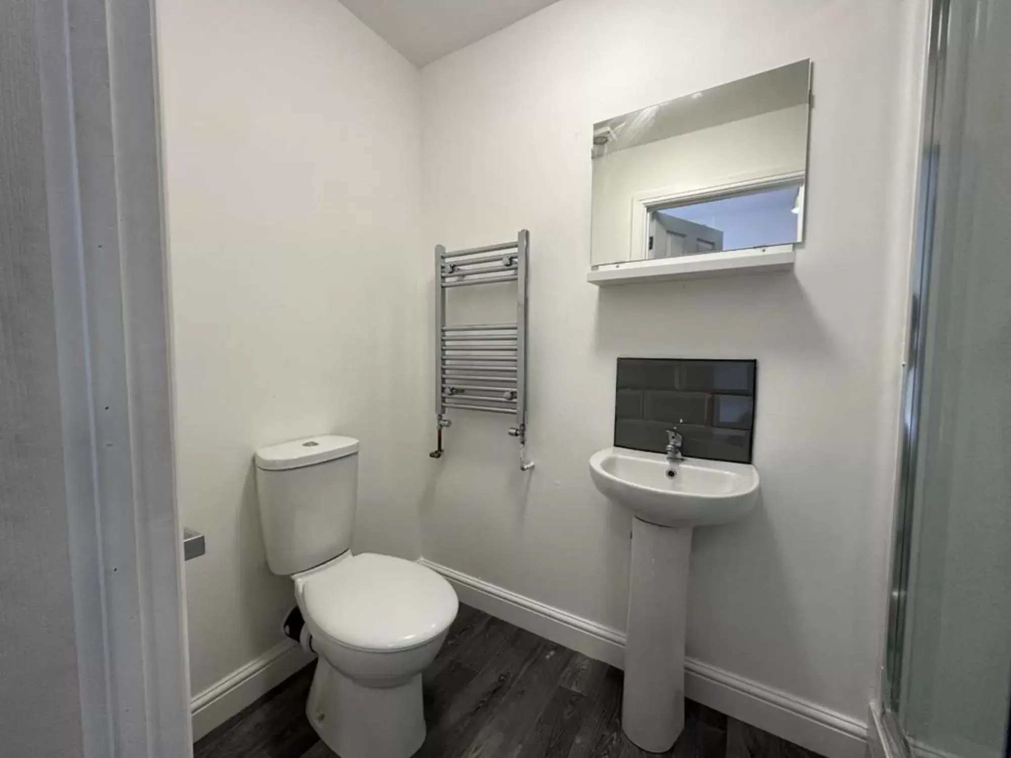 Bathroom in The Fishpond - Premier Nottingham Studios