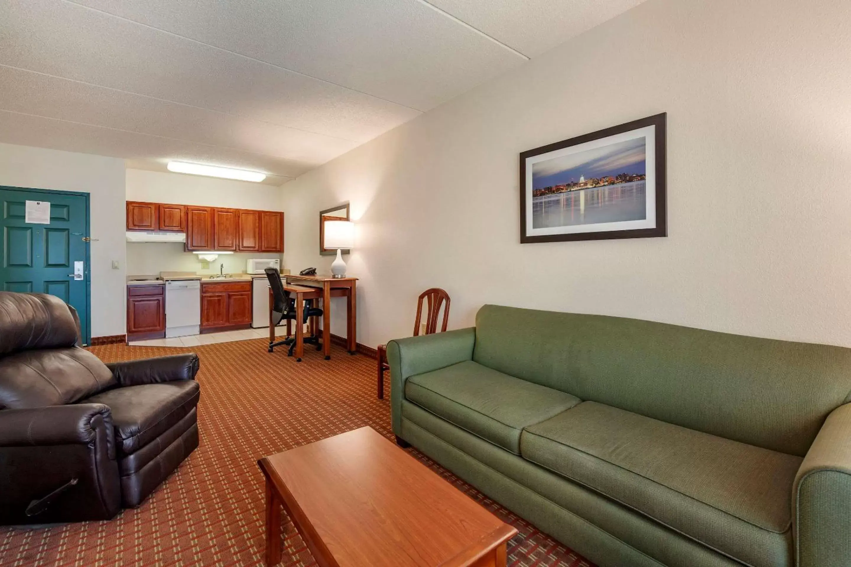 Bedroom, Seating Area in Clarion Suites at The Alliant Energy Center