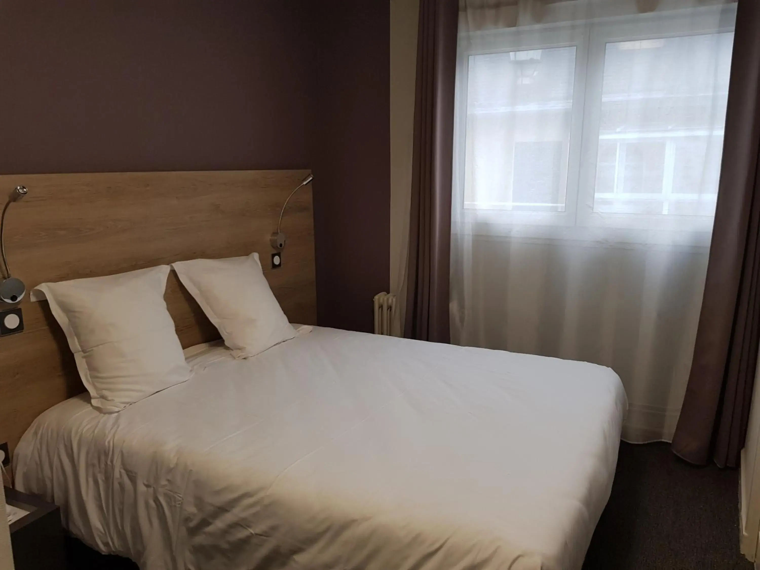 Bedroom, Bed in Logis Hôtel A la Bonne Auberge Bedroom, Bed in Logis Hôtel A la Bonne Auberge