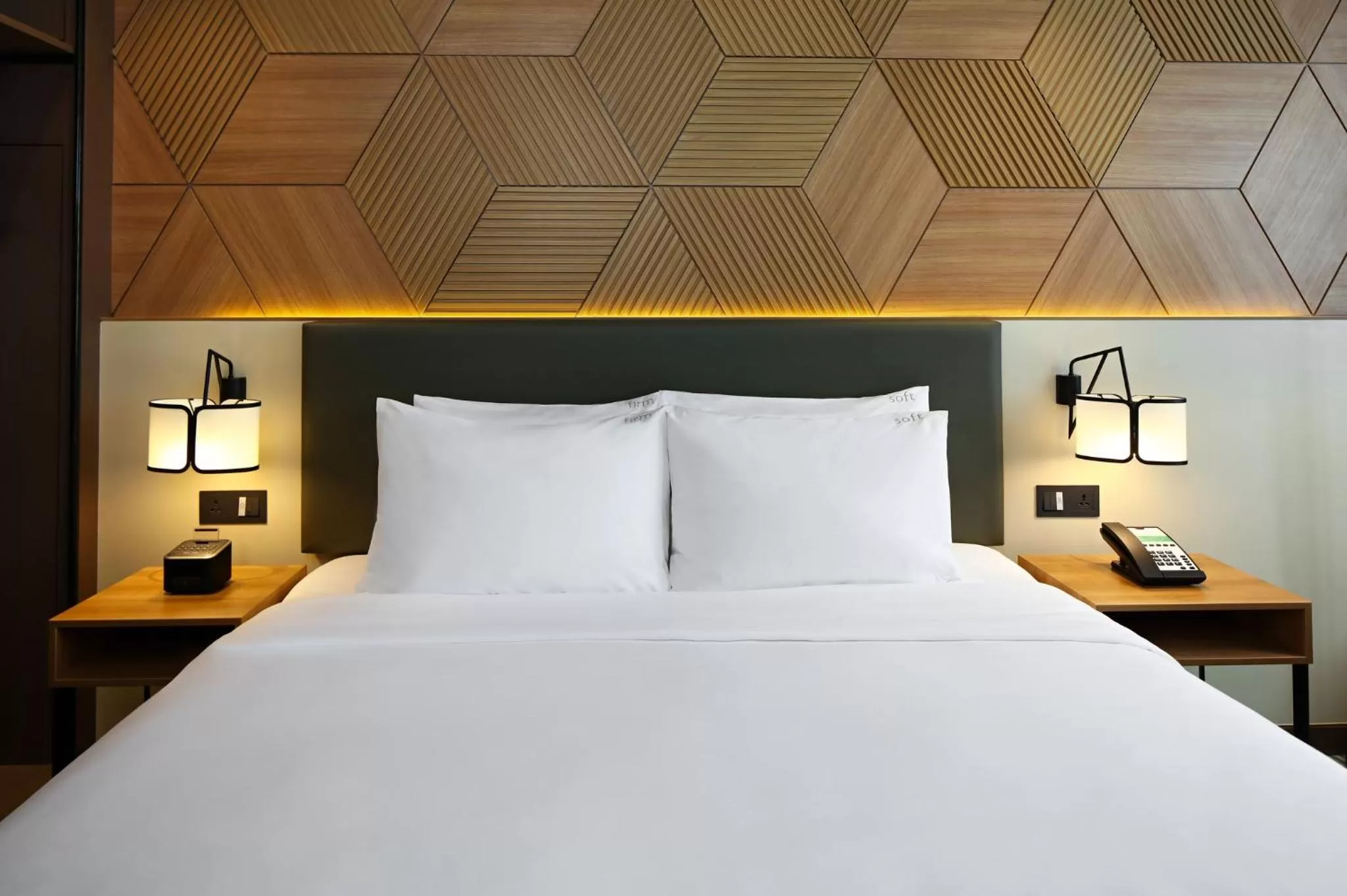 Photo of the whole room, Bed in Holiday Inn Cebu City by IHG