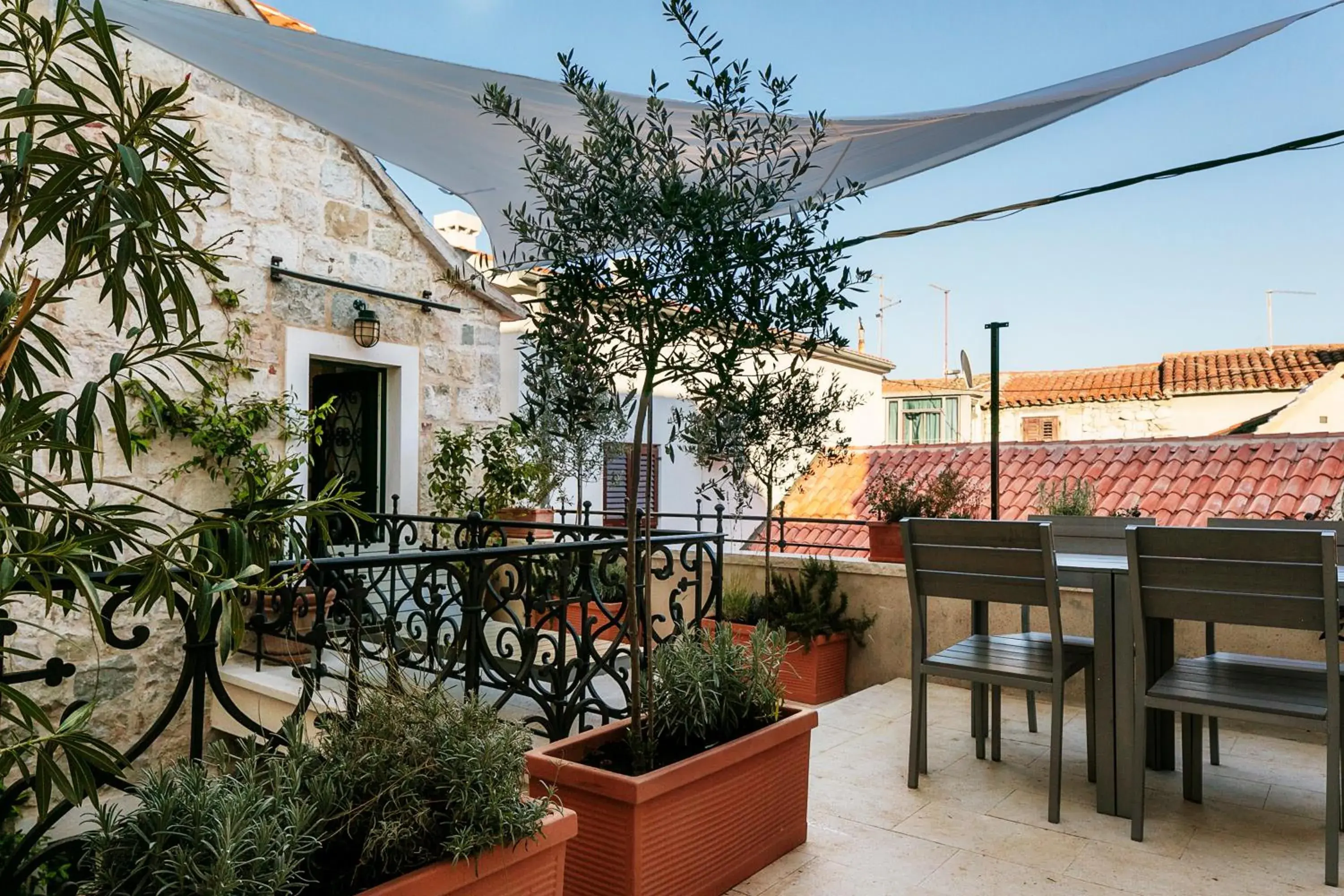 Balcony/Terrace in Divota Apartment Hotel