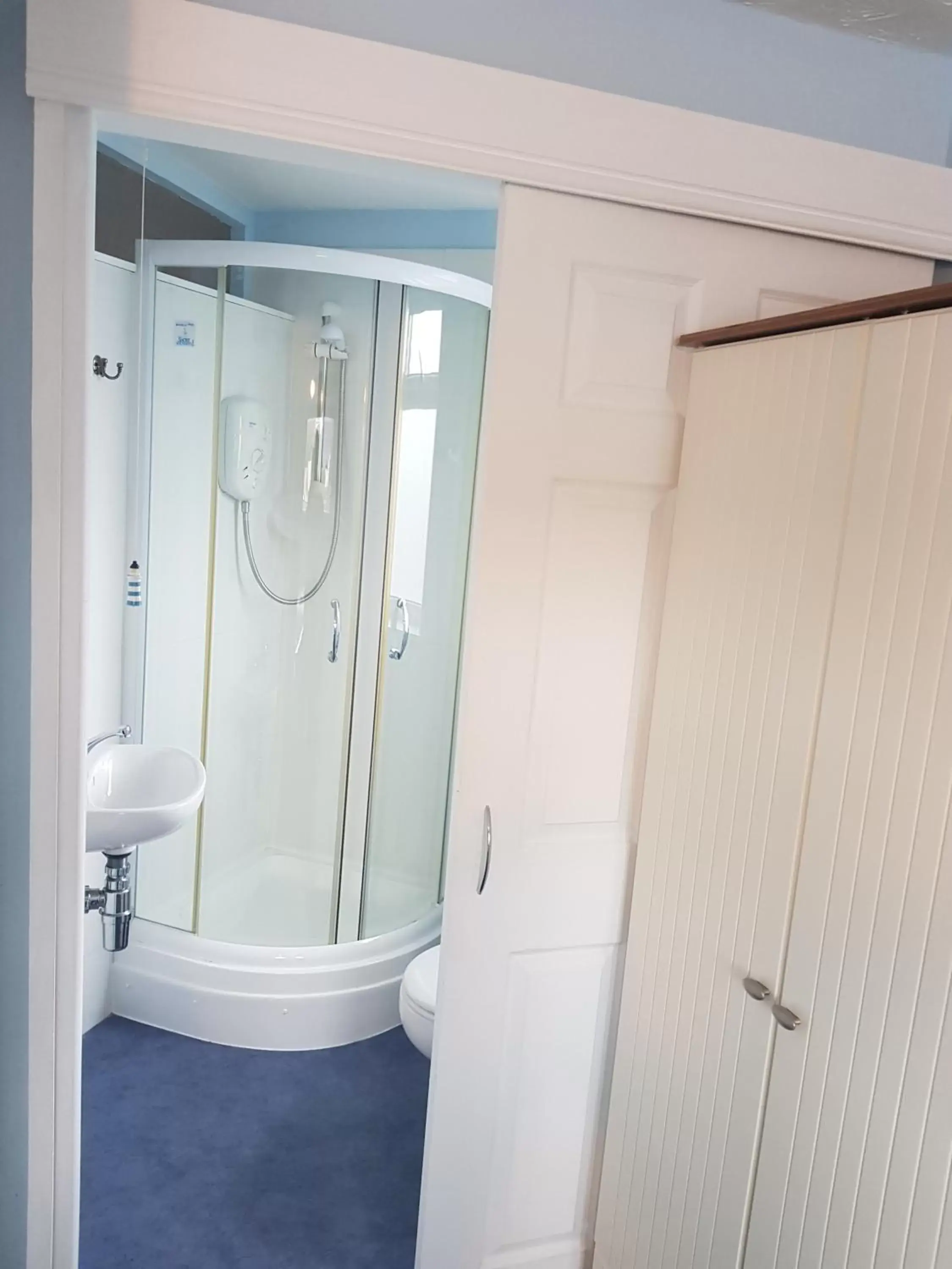 Shower, Bathroom in The Mariner Guest House