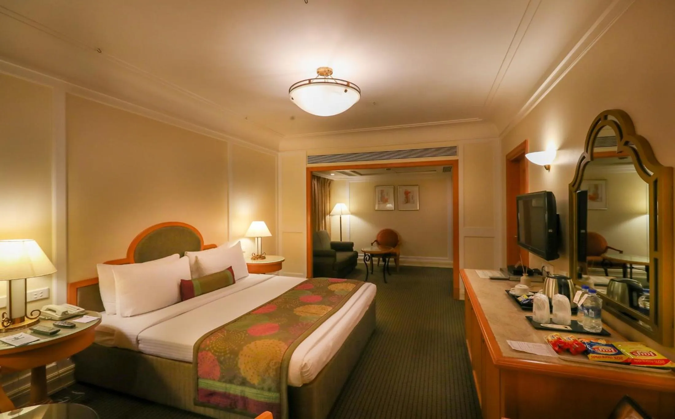 Photo of the whole room, Bed in The Imperial Palace