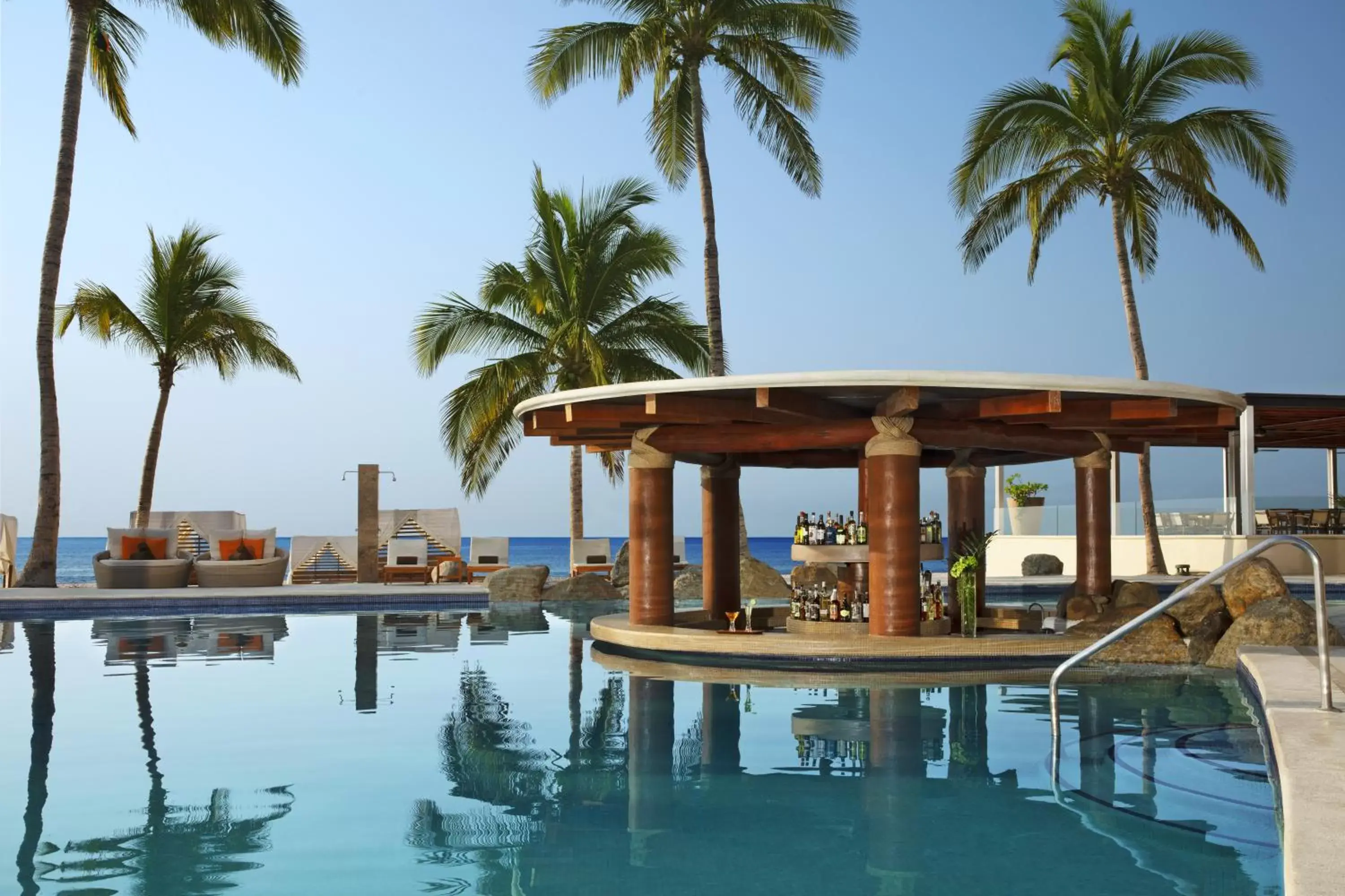 Swimming pool in Krystal Grand Los Cabos - All Inclusive Swimming pool in Krystal Grand Los Cabos - All Inclusive