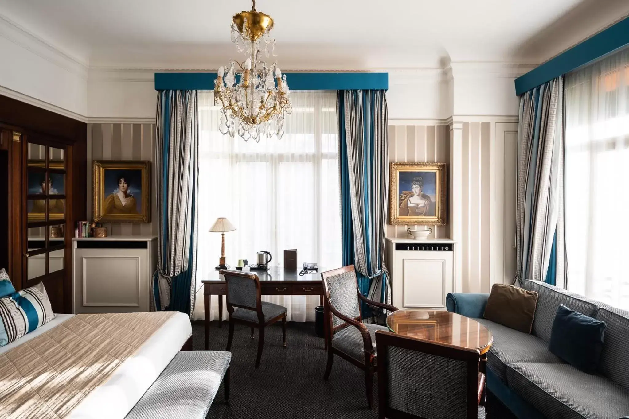 Bedroom, Seating Area in Hotel Napoleon Paris