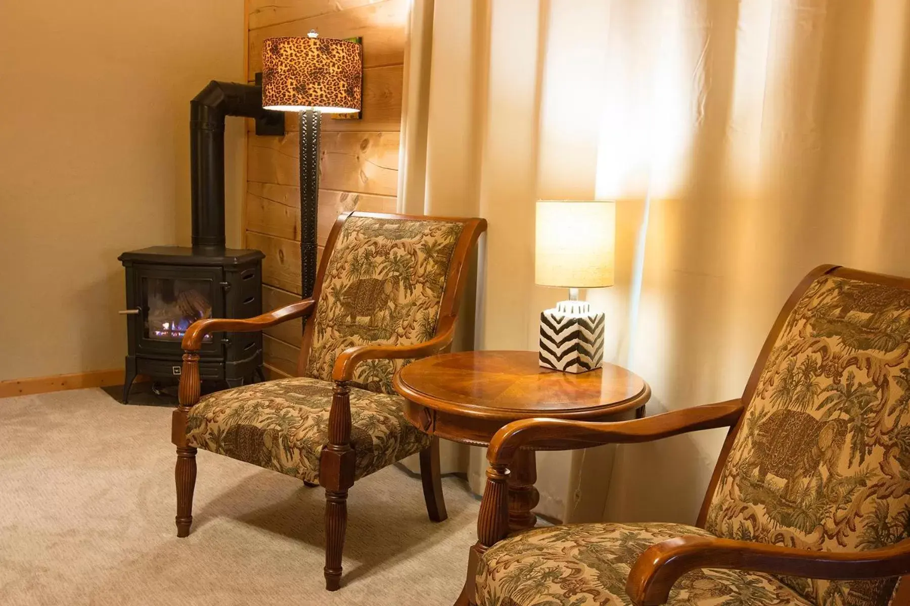 Seating Area in Lazy Bear Lodge