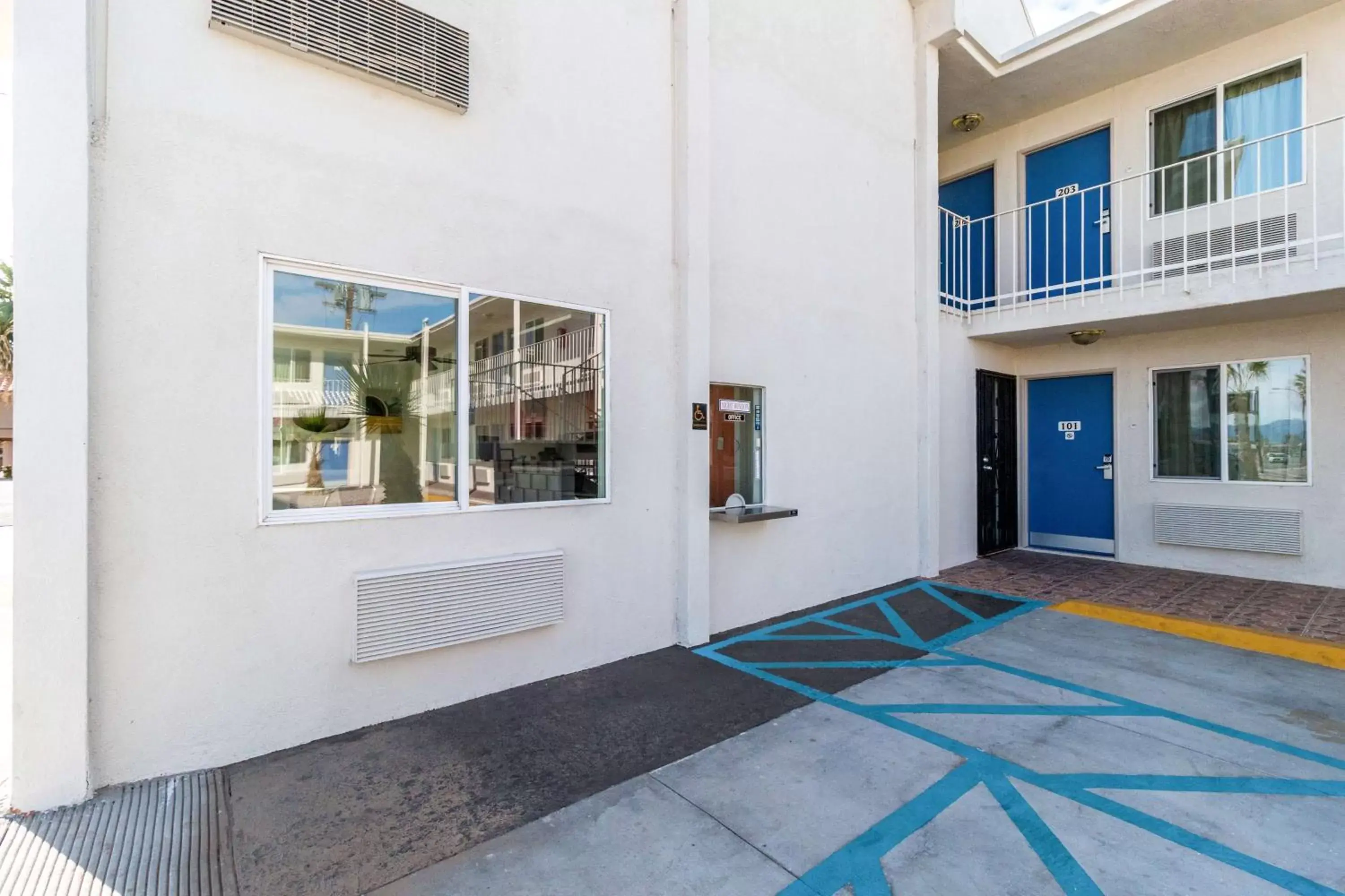 Property building in Motel 6-Blythe, CA - South