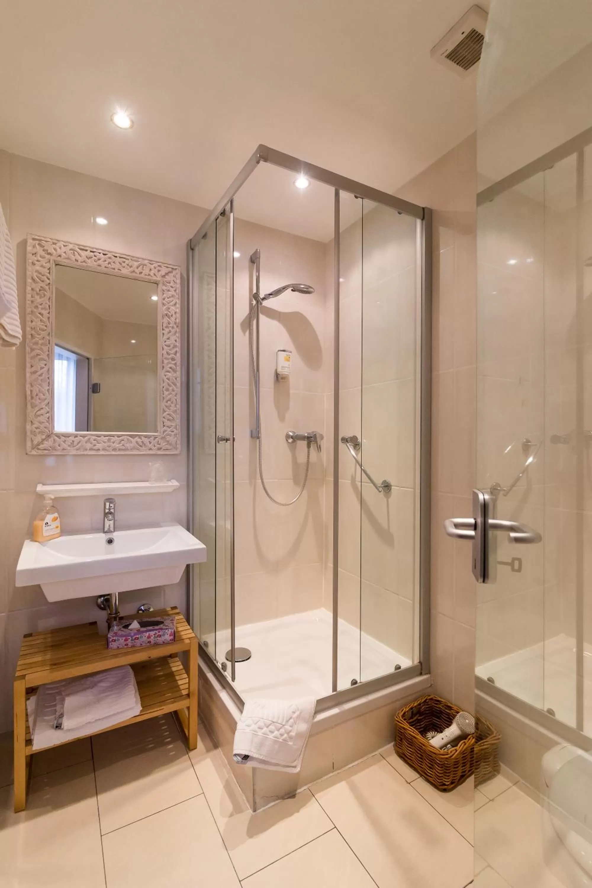 Shower in Thermen Hotel & Restaurant Bad Soden