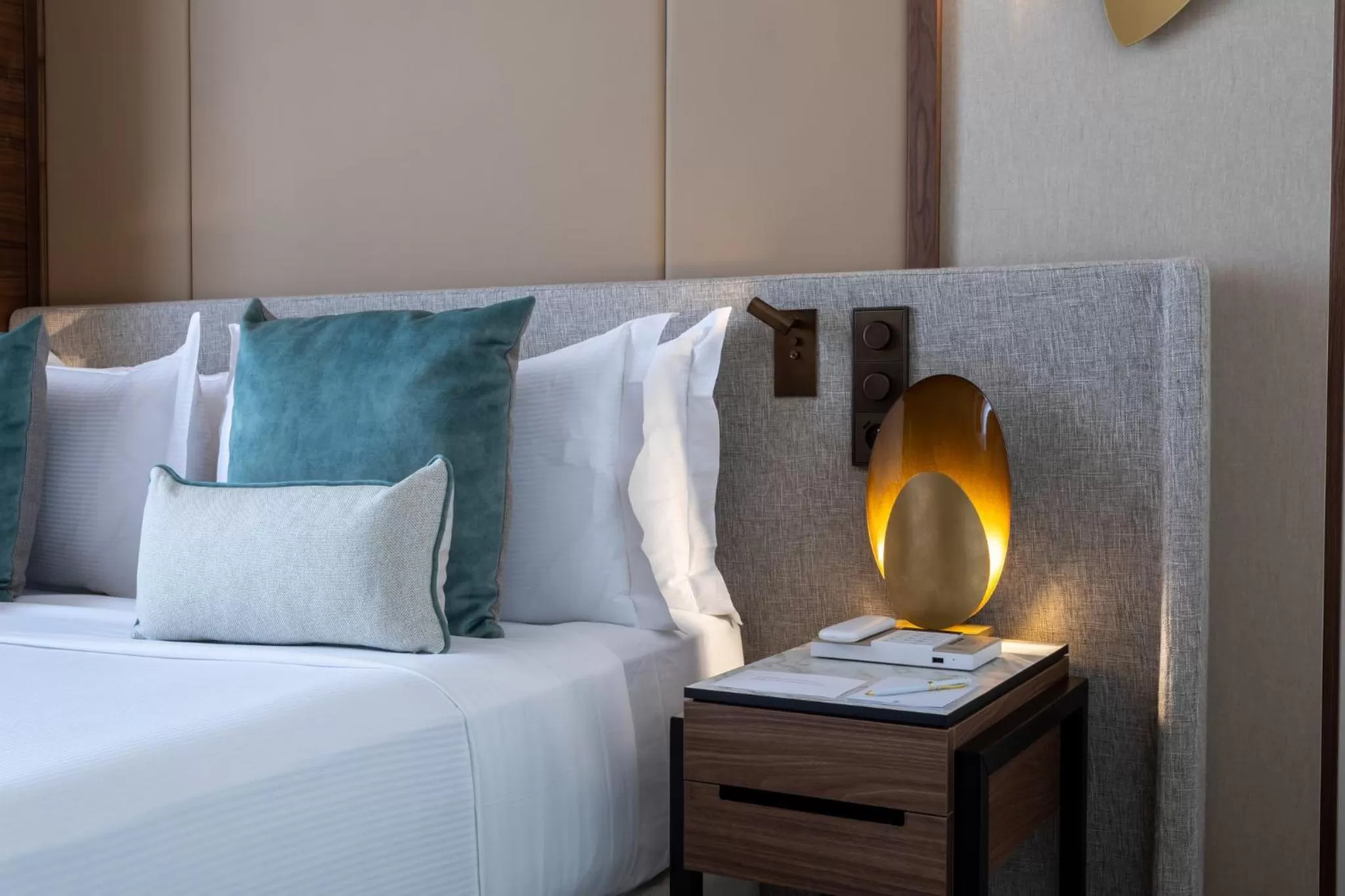 Photo of the whole room, Bed in InterContinental Paris Champs Elysées Etoile by IHG