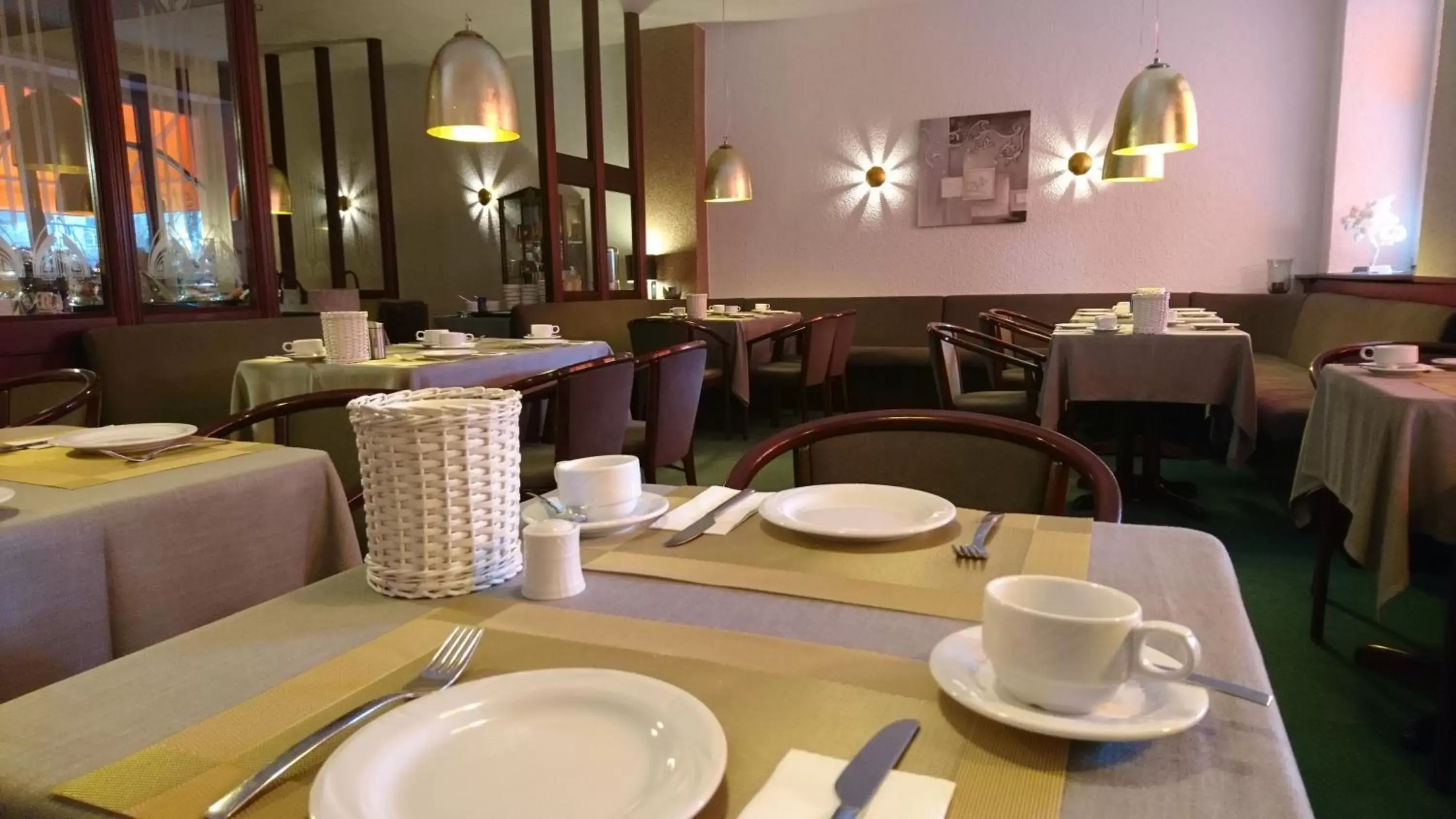 Food and drinks, Restaurant/Places to Eat in Hotel Deutschherrenhof