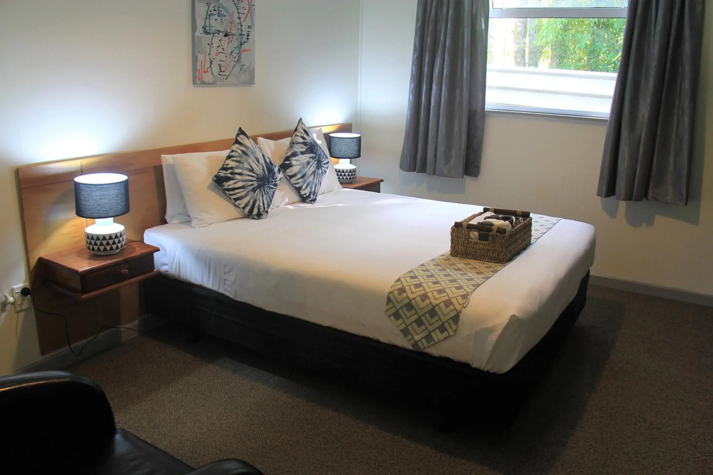 Bedroom, Bed in Rotorua Hideaway Lodge