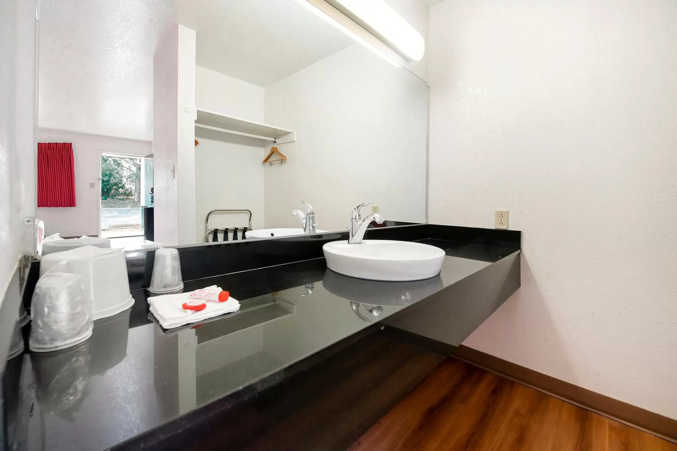 Area and facilities, Bathroom in Super 8 by Wyndham Dunnigan