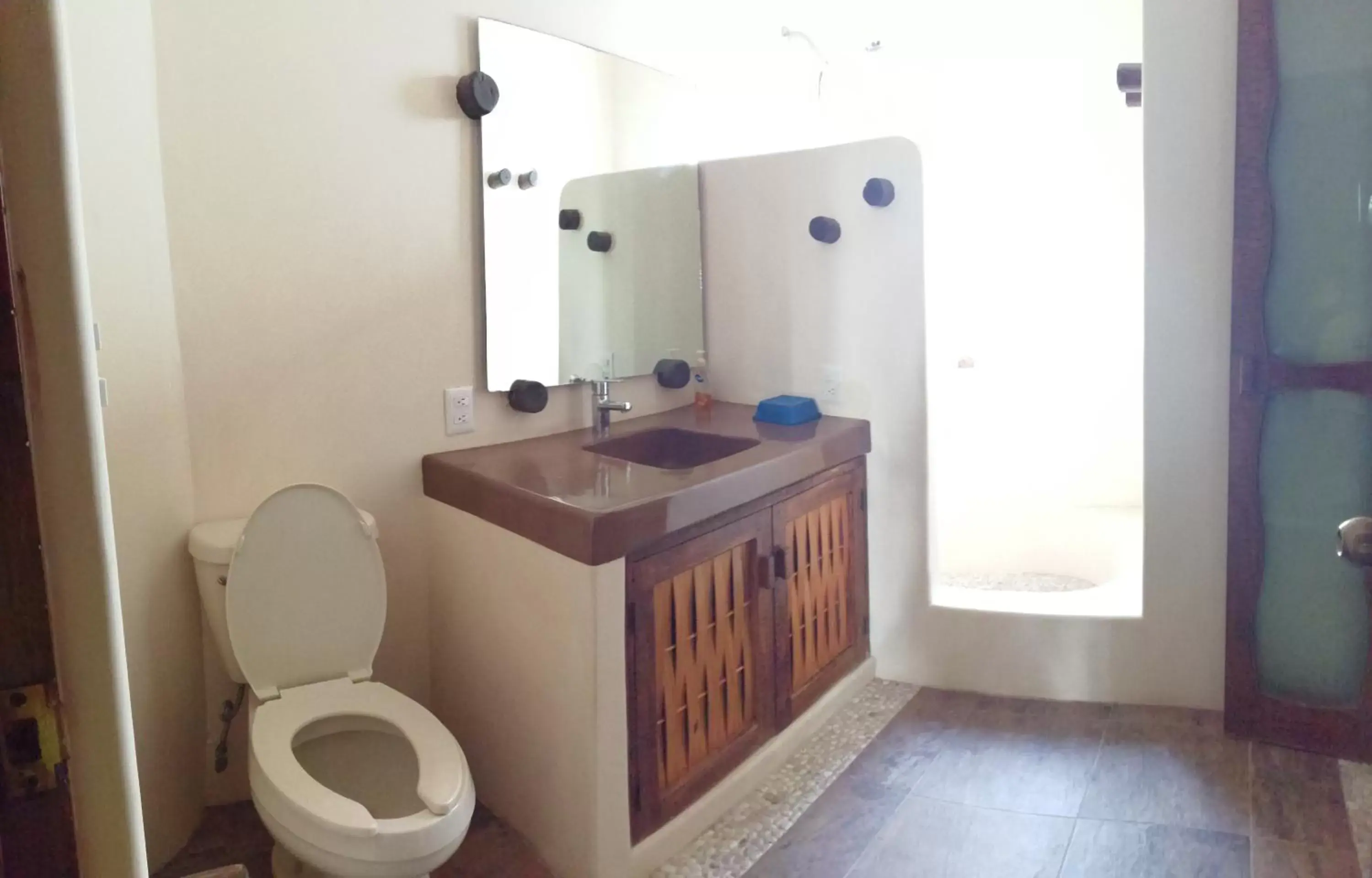 Bathroom in Ceiba Studios