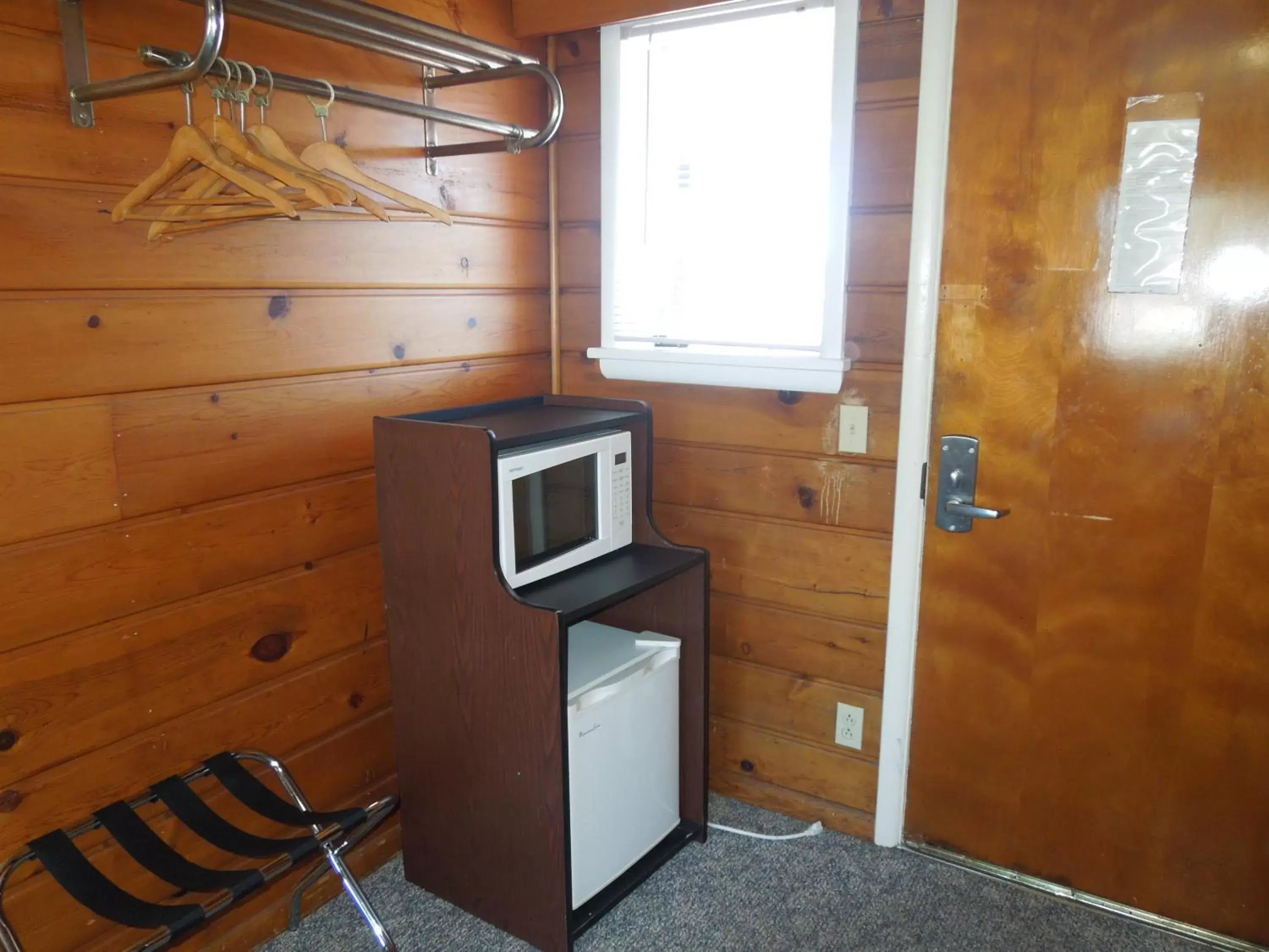 Day, Kitchen/Kitchenette in Arlington Inn