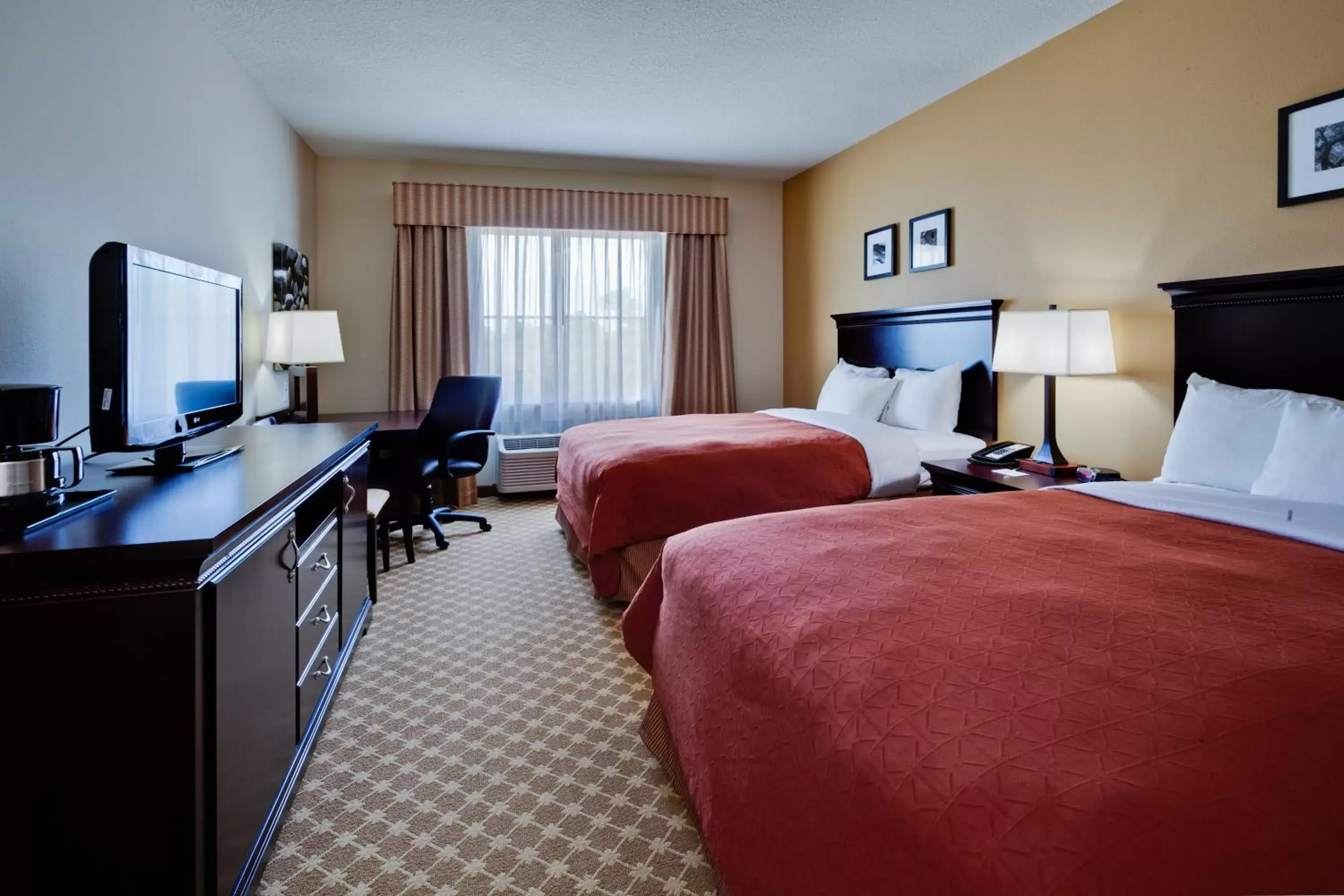 Bed in Country Inn & Suites by Radisson, Port Orange-Daytona, FL