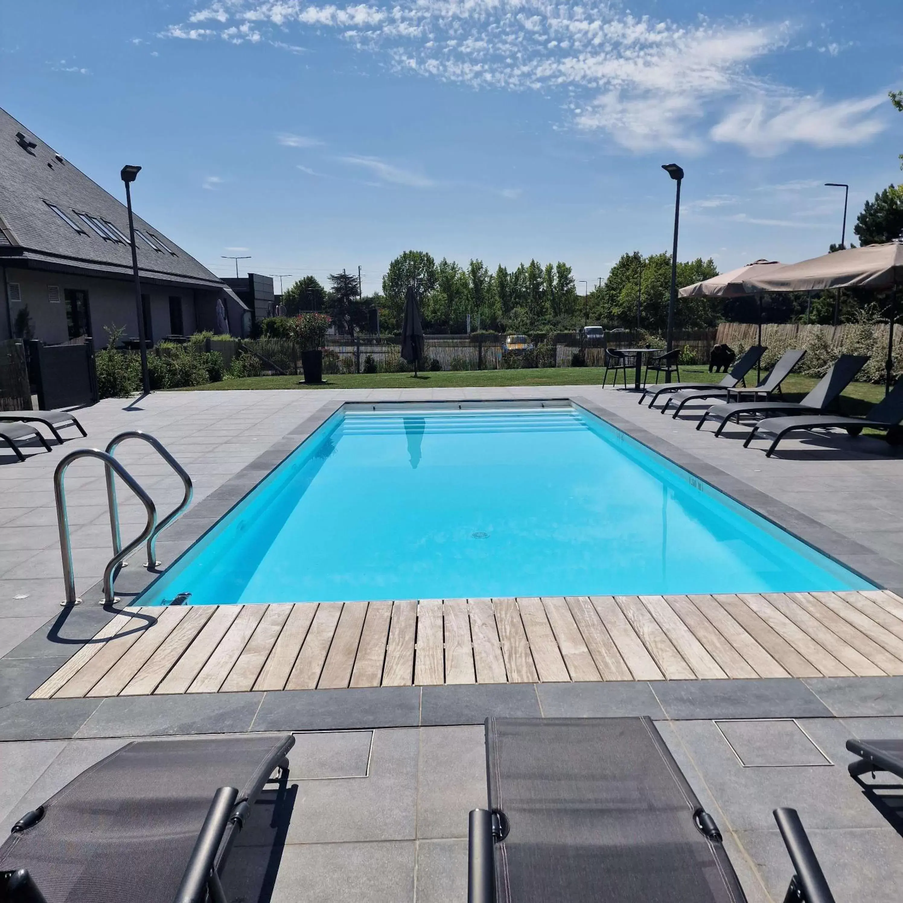 Pool view in Best Western L'Aquarium Arras Nord Pool view in Best Western L'Aquarium Arras Nord