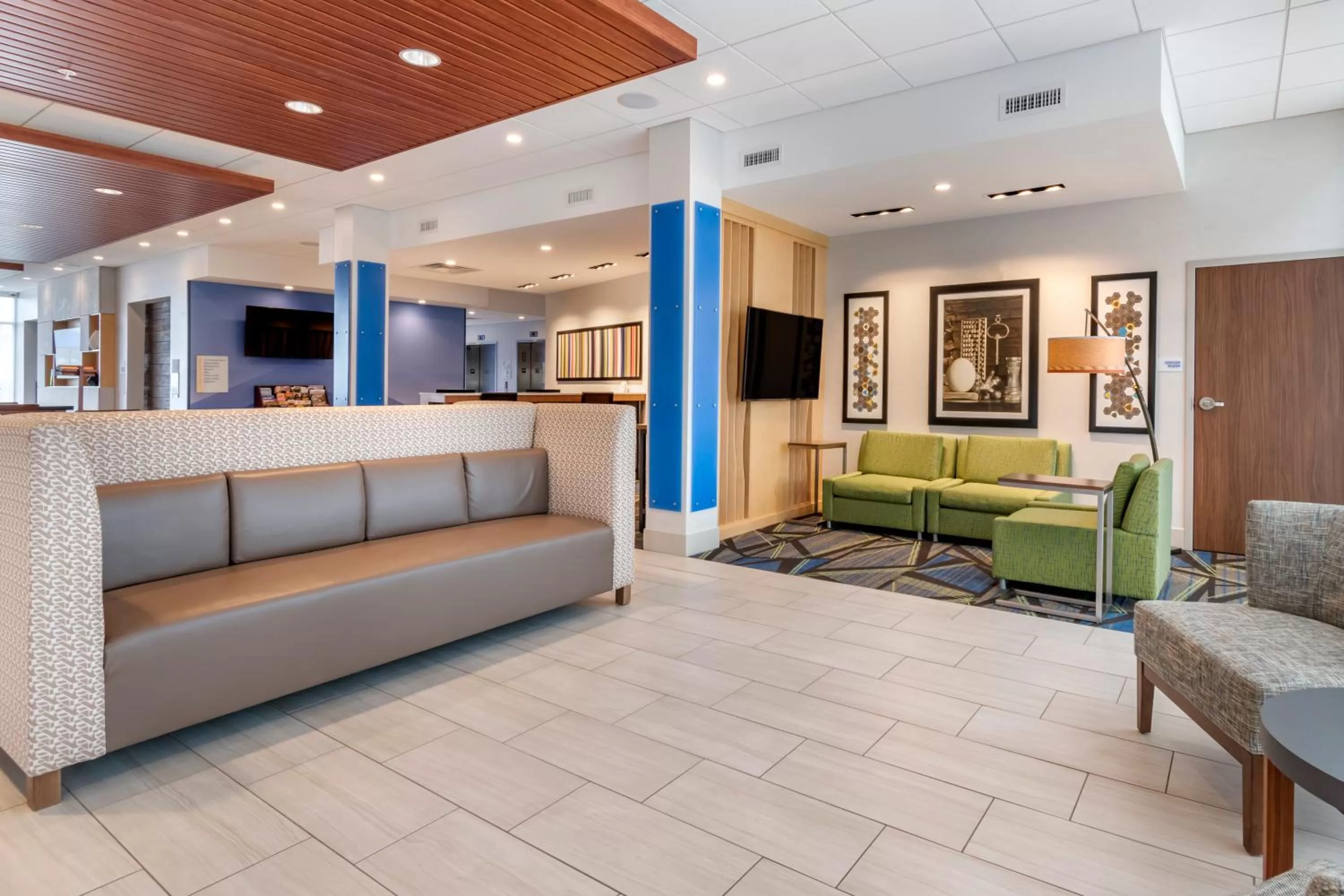 Property building in Holiday Inn Express &amp; Suites - Lancaster - Mount Joy by IHG