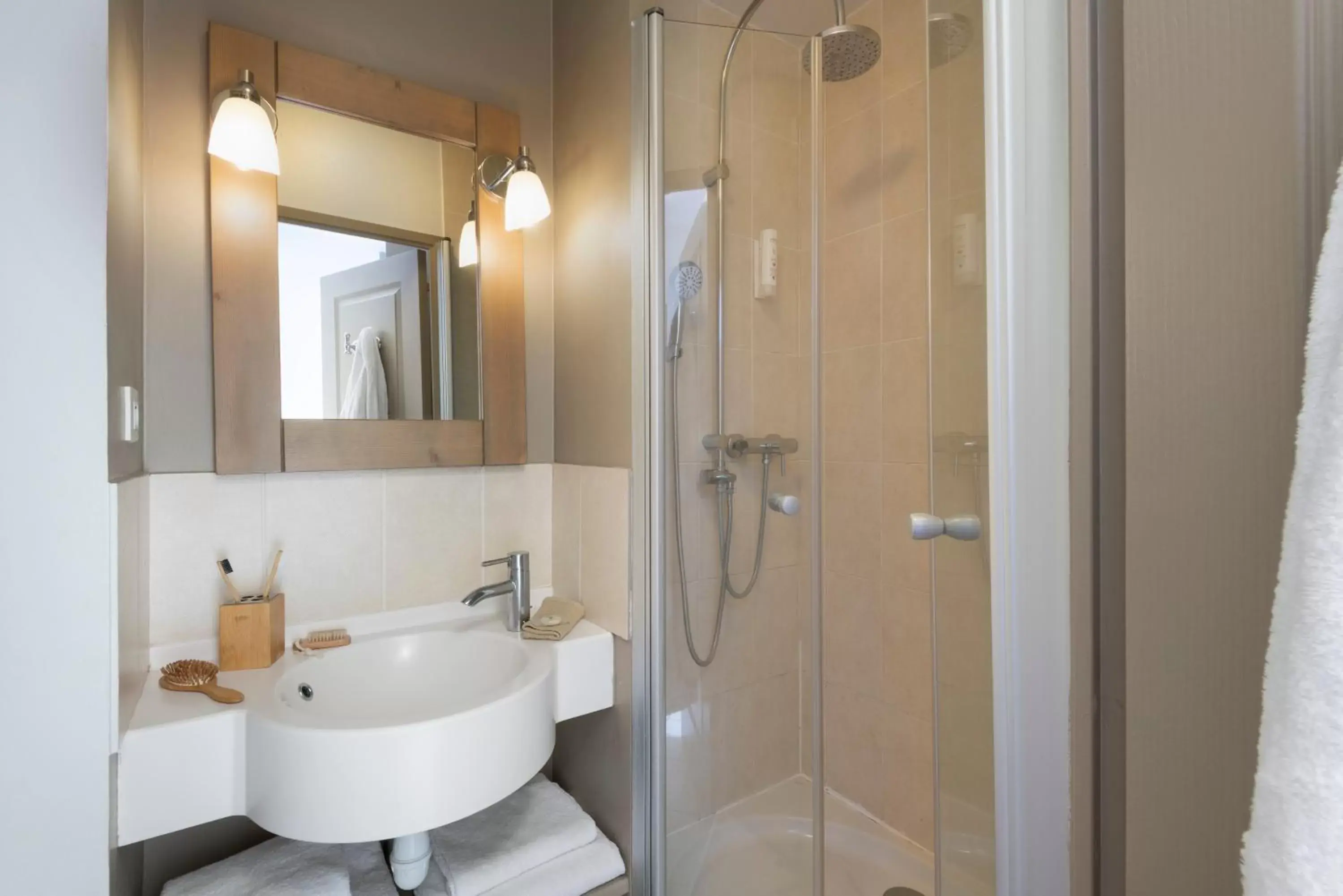 Shower, Bathroom in Pierre & Vacances Premium Residence & Spa Houlgate