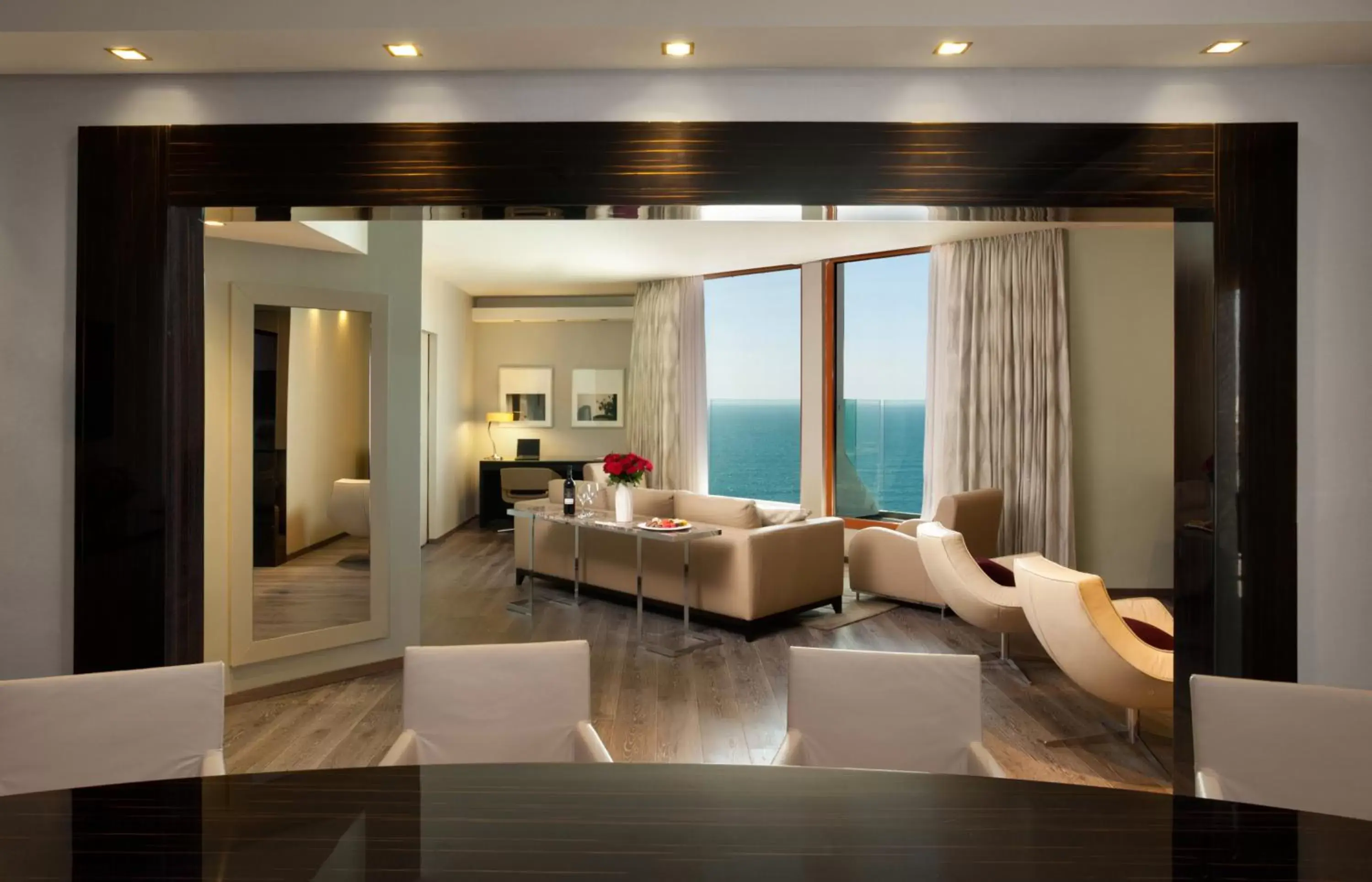 Living room, Seating Area in Carlton Tel Aviv Hotel – Luxury on the Beach