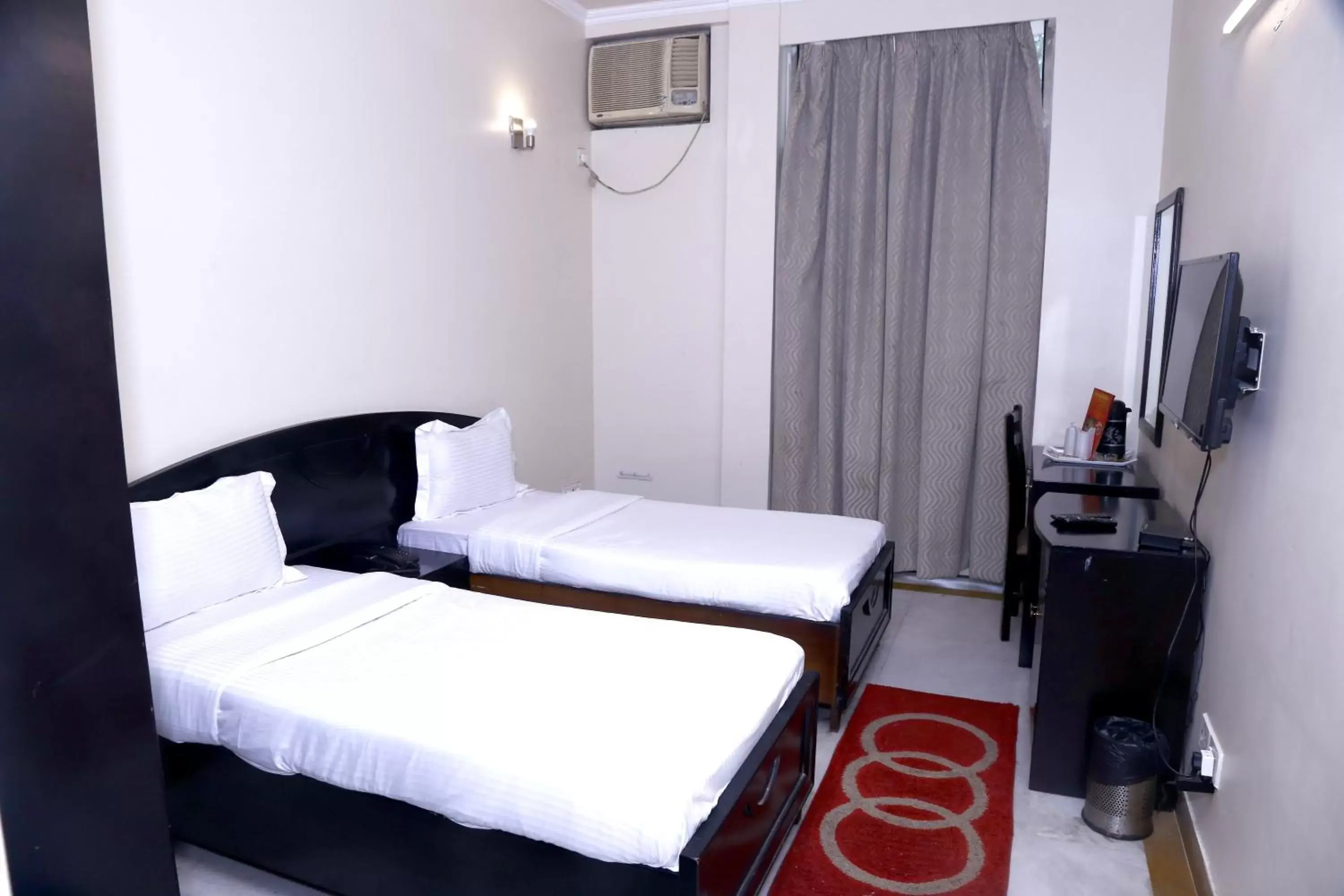 Superior Twin Room with City View in Hotel City Centre Inn - Nizamuddin Railway Station Superior Twin Room with City View in Hotel City Centre Inn - Nizamuddin Railway Station
