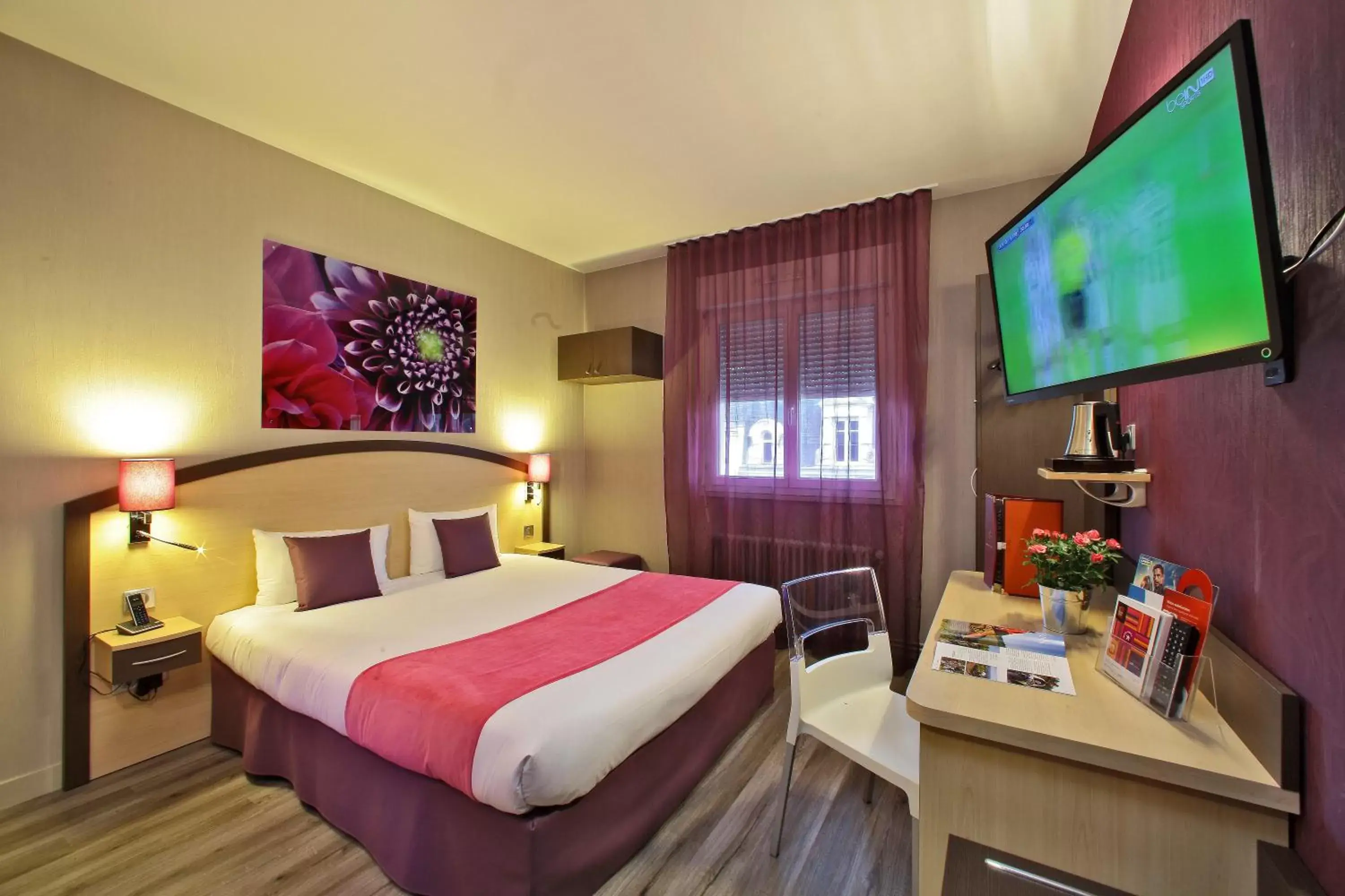 Bedroom, Bed in The Originals City - Hôtel Saint-Martial, Limoges Centre