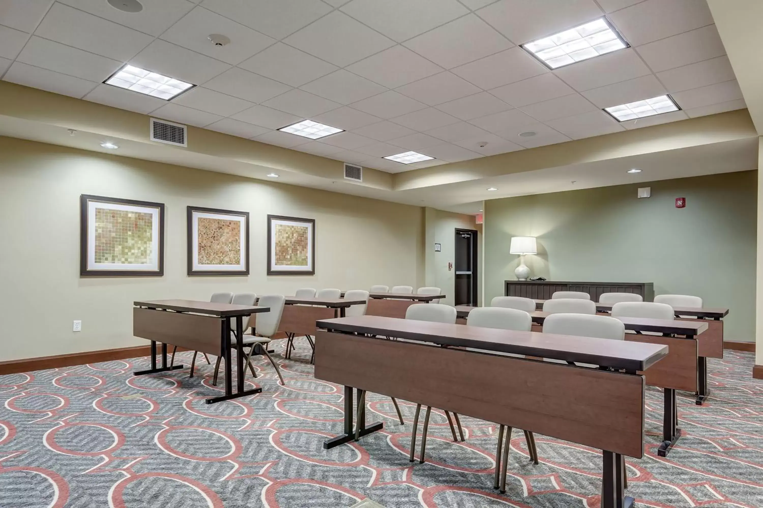 Meeting/conference room in Staybridge Suites St Louis - Westport, an IHG hotel