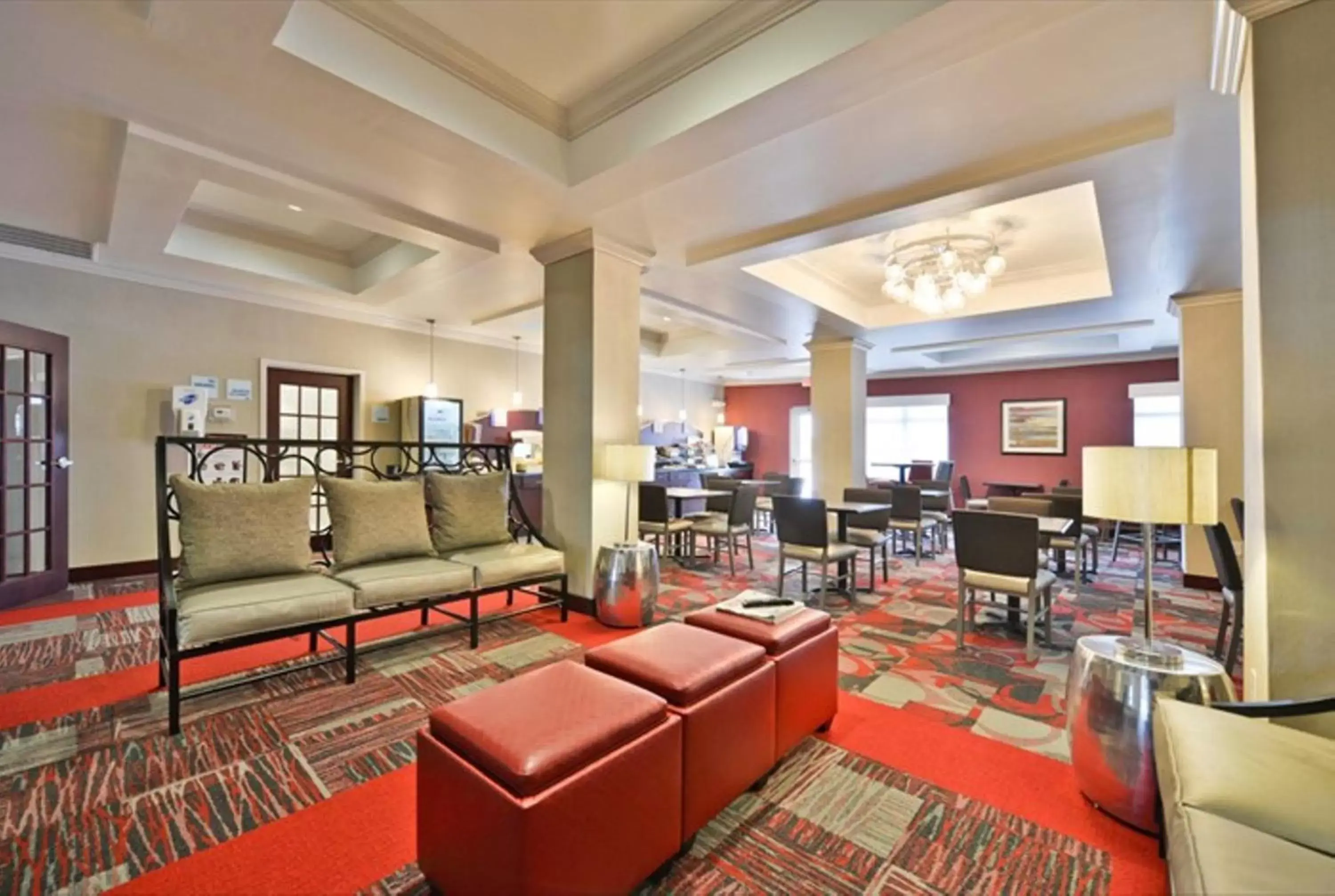Breakfast, Seating Area in Holiday Inn Express & Suites Utica, an IHG Hotel