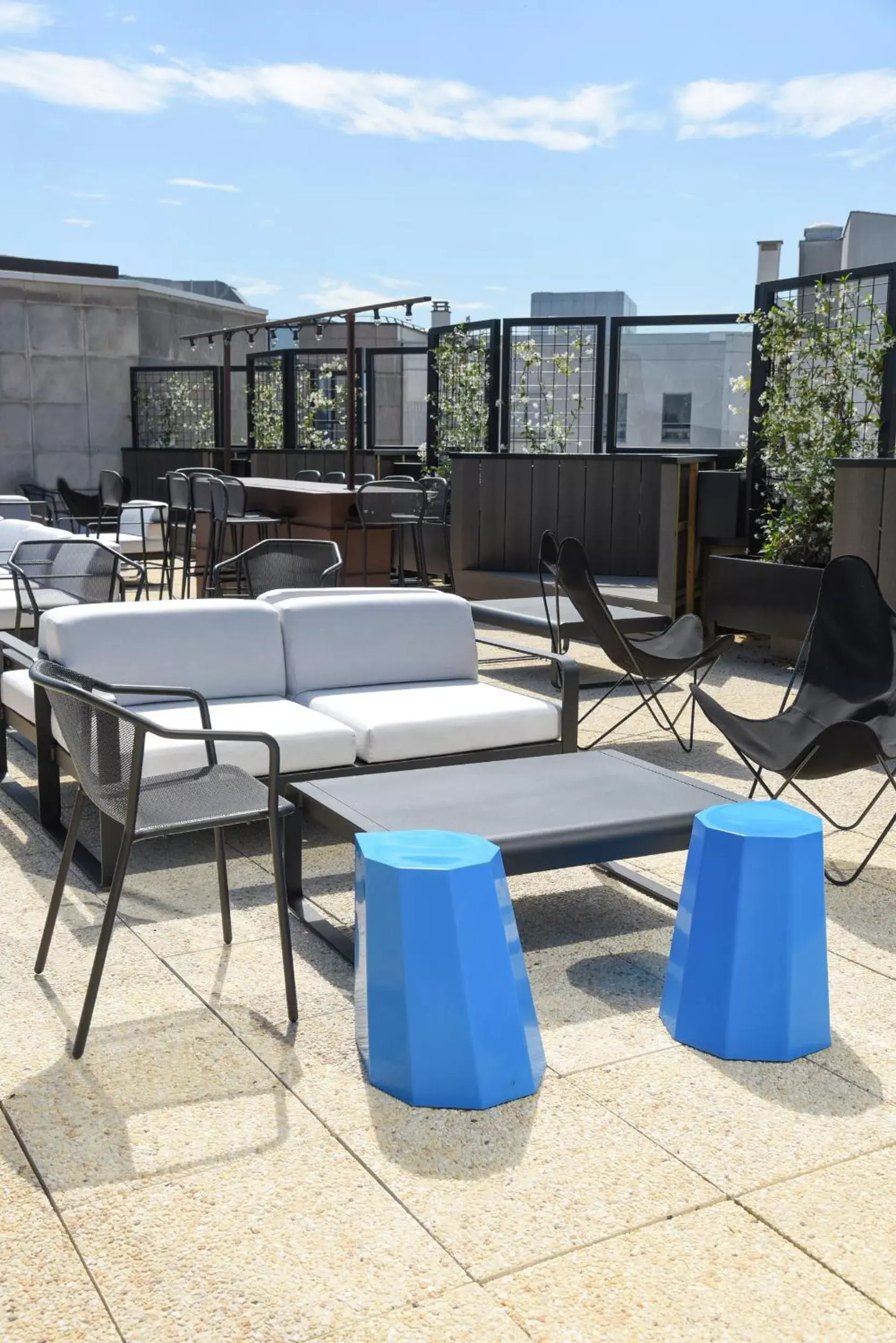 Balcony/Terrace in Hotel Mercure Paris Boulogne