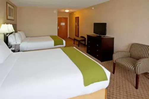 Bedroom, Bed in Holiday Inn Express Hotel & Suites Anderson, an IHG Hotel