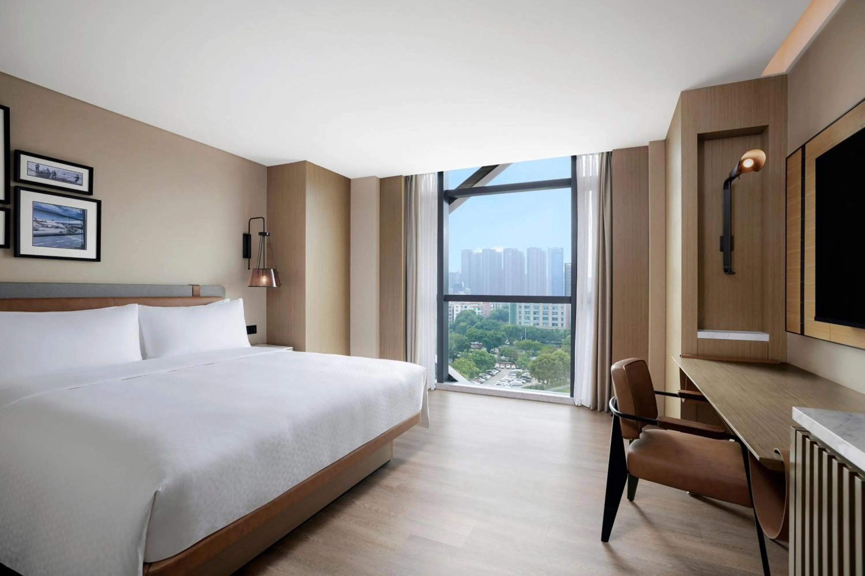 Photo of the whole room, Bed in Four Points by Sheraton Shenzhen Bao'an