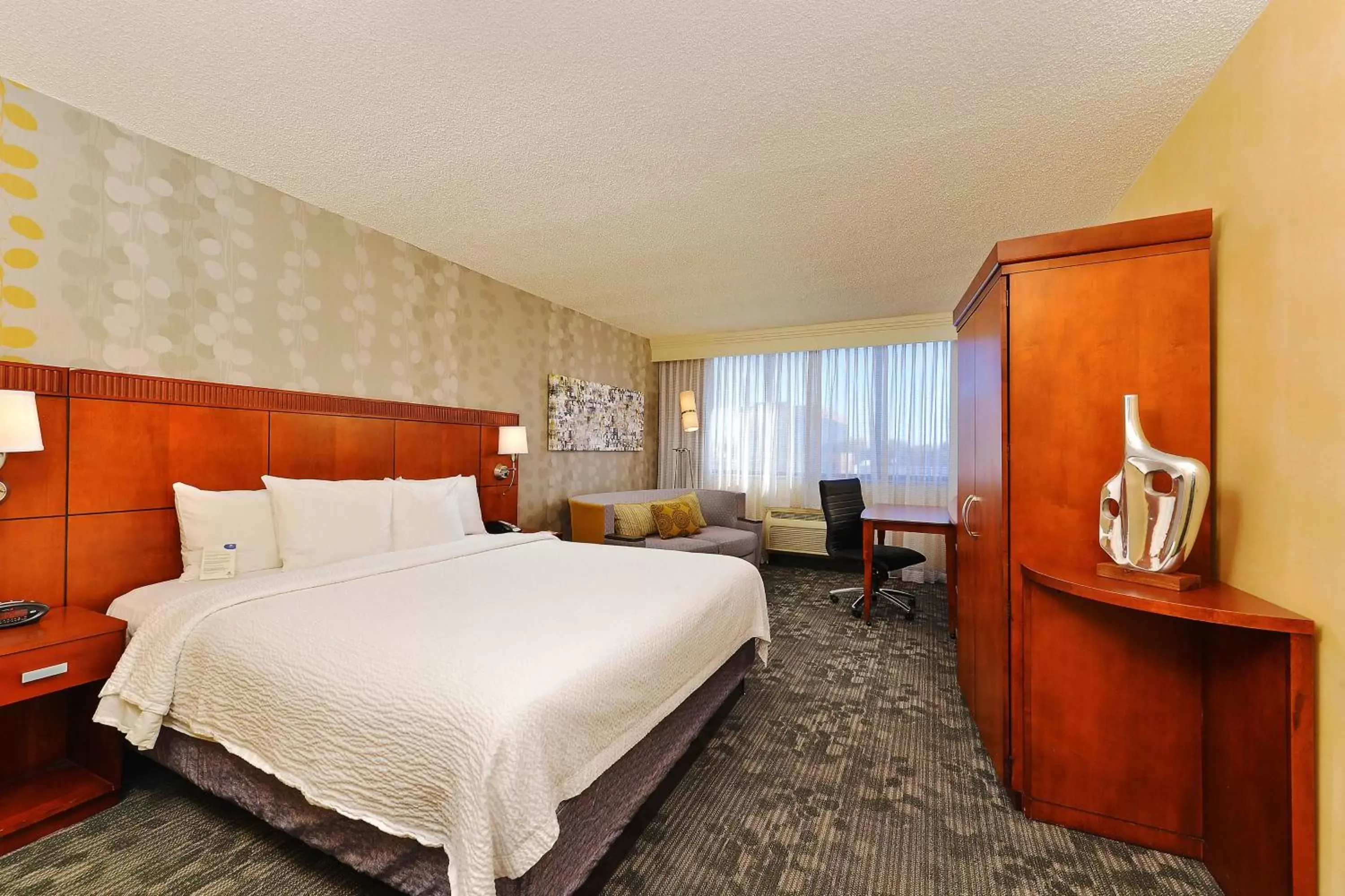 Photo of the whole room, Bed in Courtyard by Marriott Denver Cherry Creek