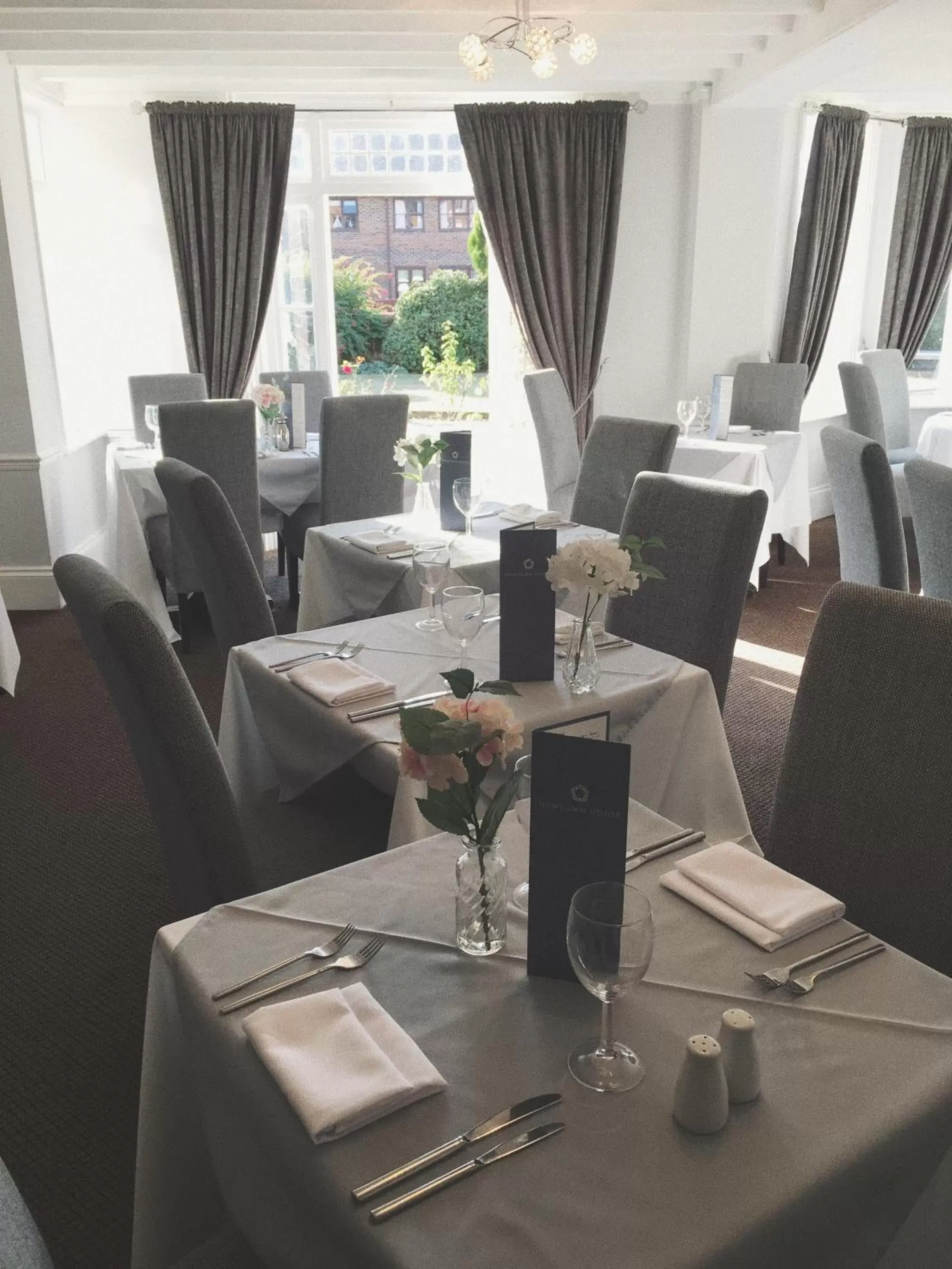 Restaurant/Places to Eat in Newtown House Hotel