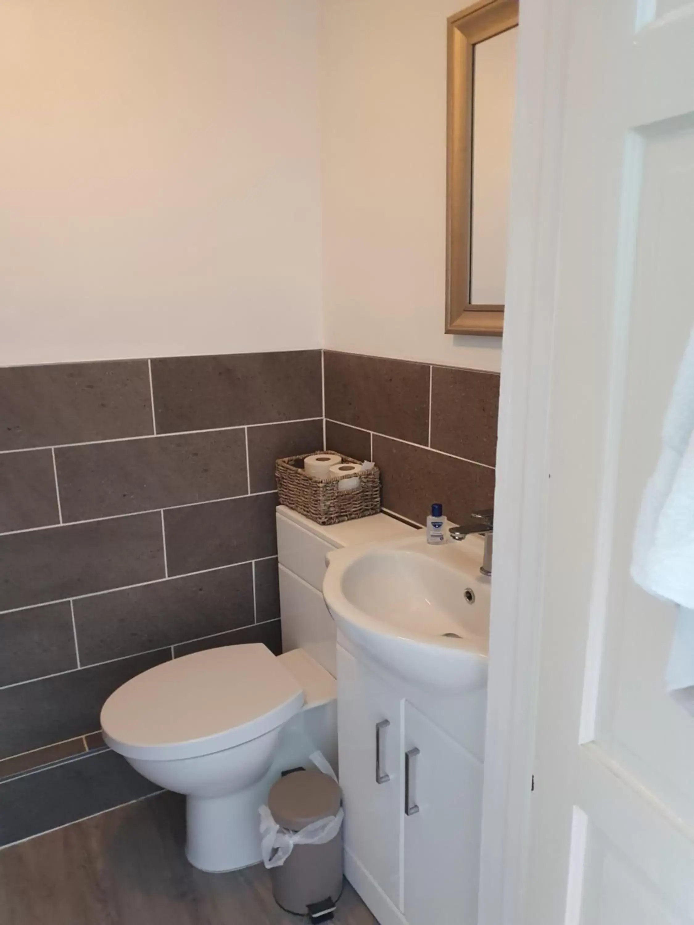 Bathroom in Prestleigh inn
