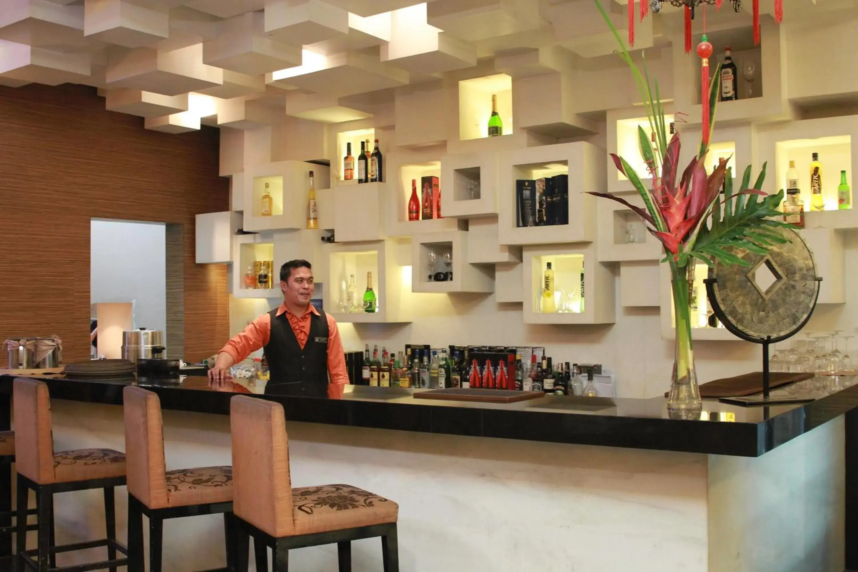 Restaurant/places to eat, Lounge/Bar in Manila Grand Opera Hotel