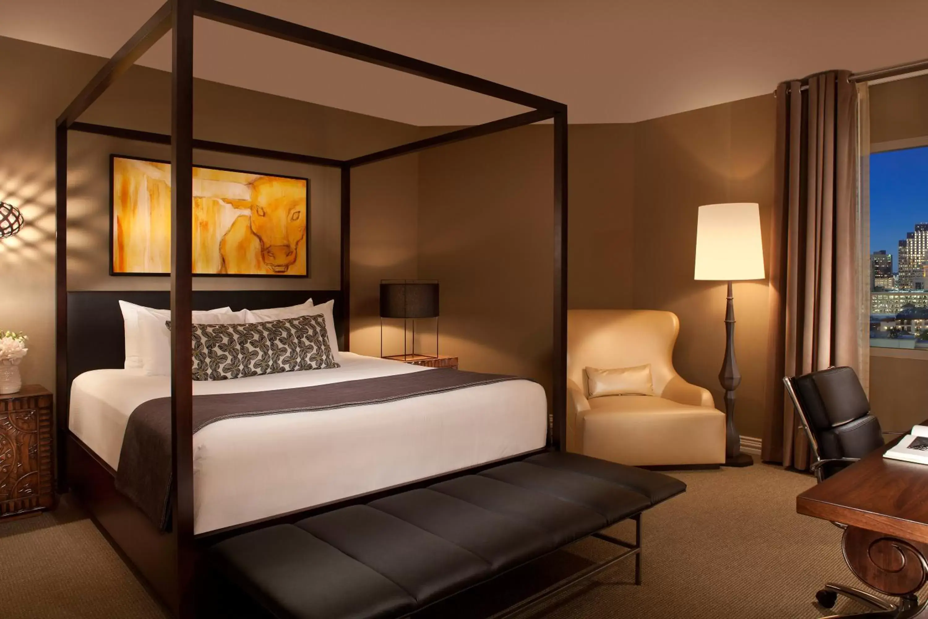 Bedroom in Hotel Contessa -Suites on the Riverwalk