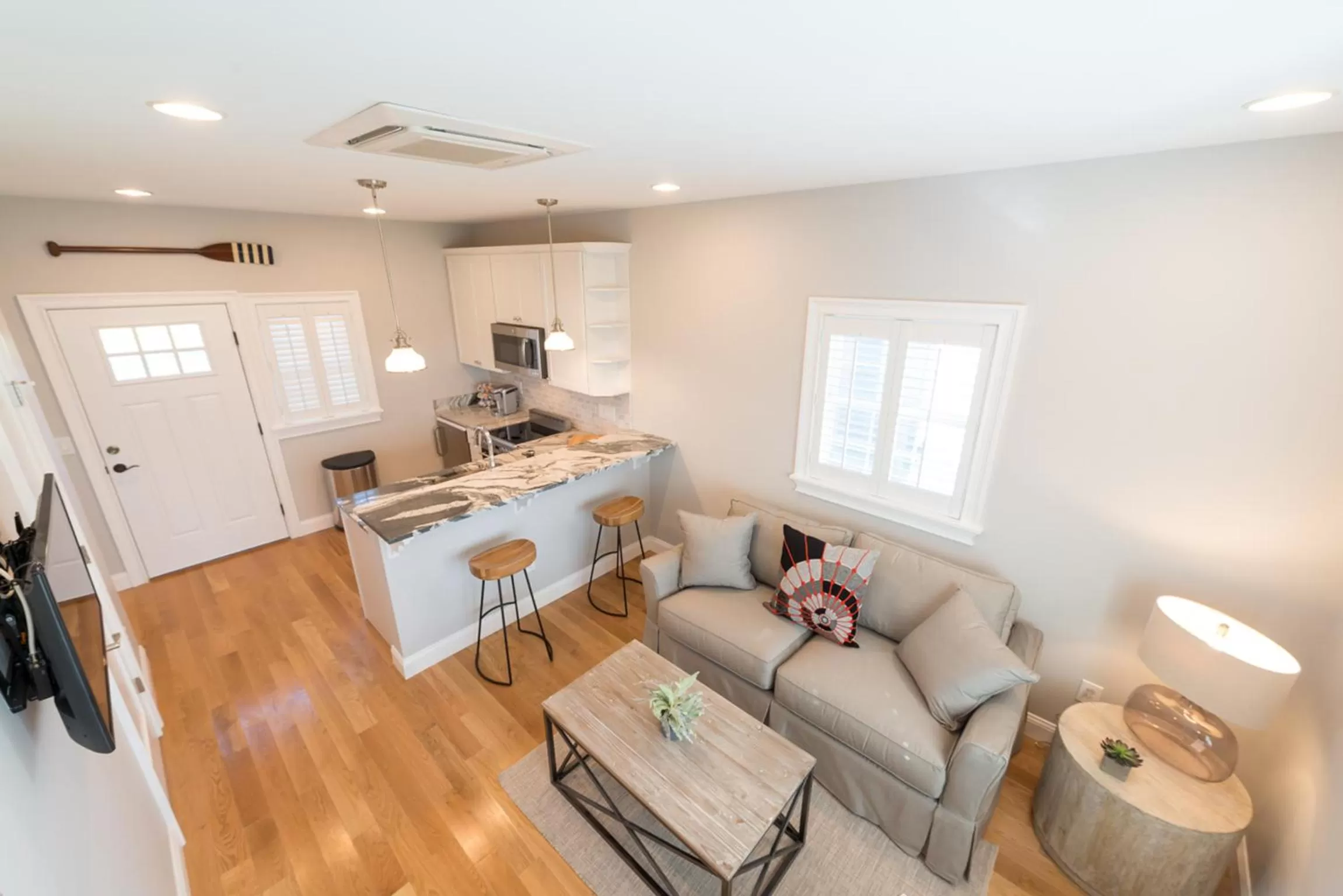 Kitchen or kitchenette, Seating Area in The East Island Reserve Hotel