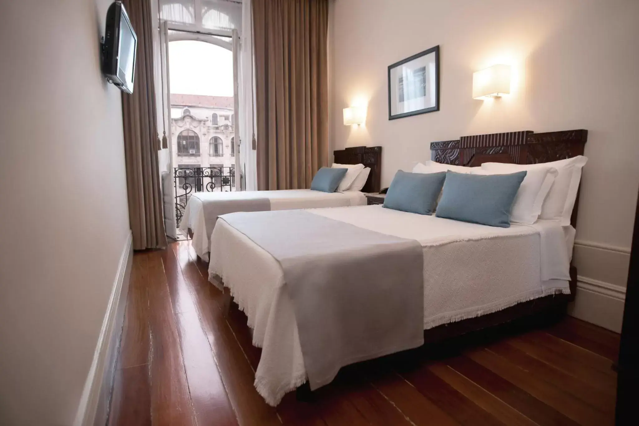 Property building, Bed in Hotel Aliados