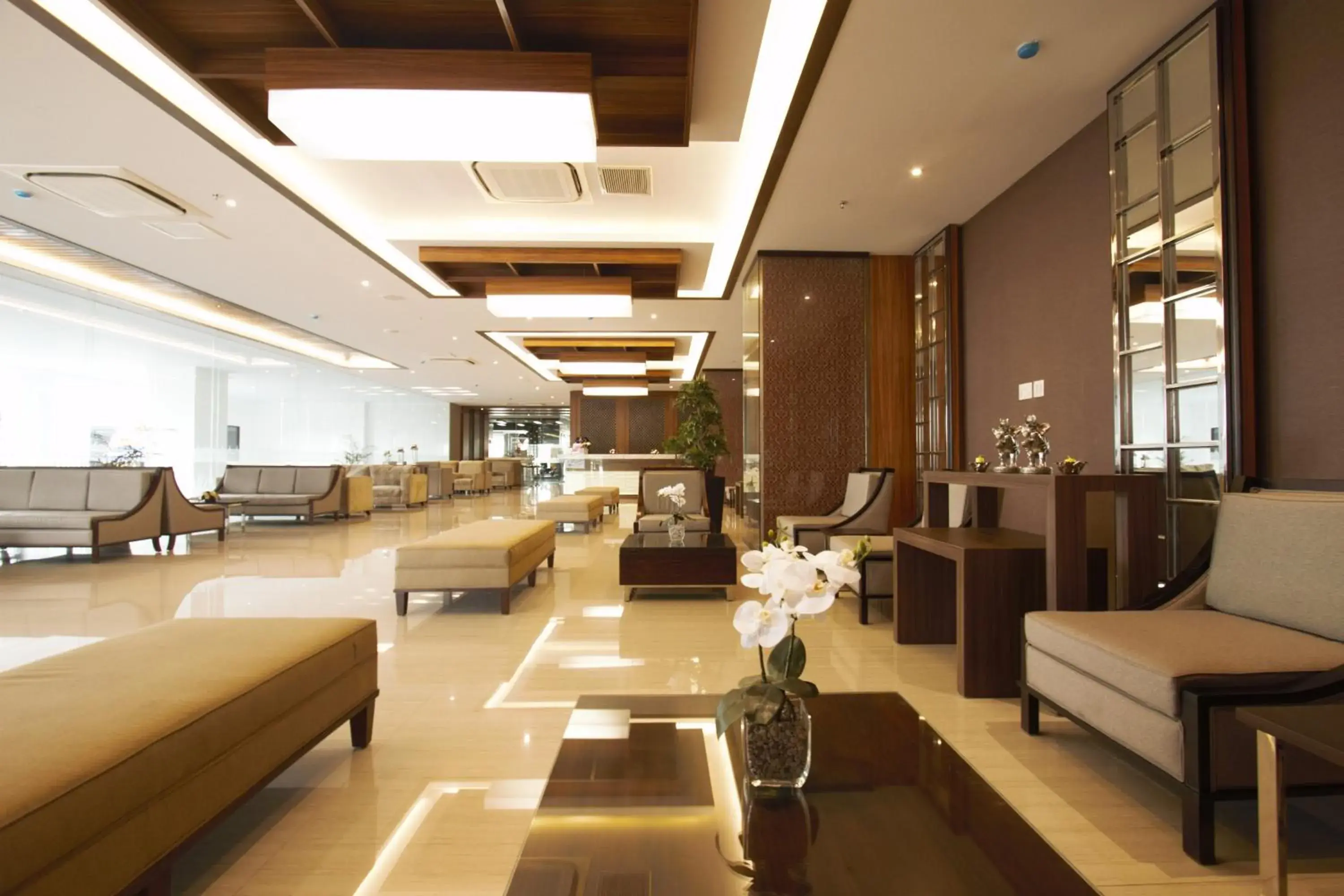 Lobby or reception, Restaurant/Places to Eat in Tara Hotel Yogyakarta