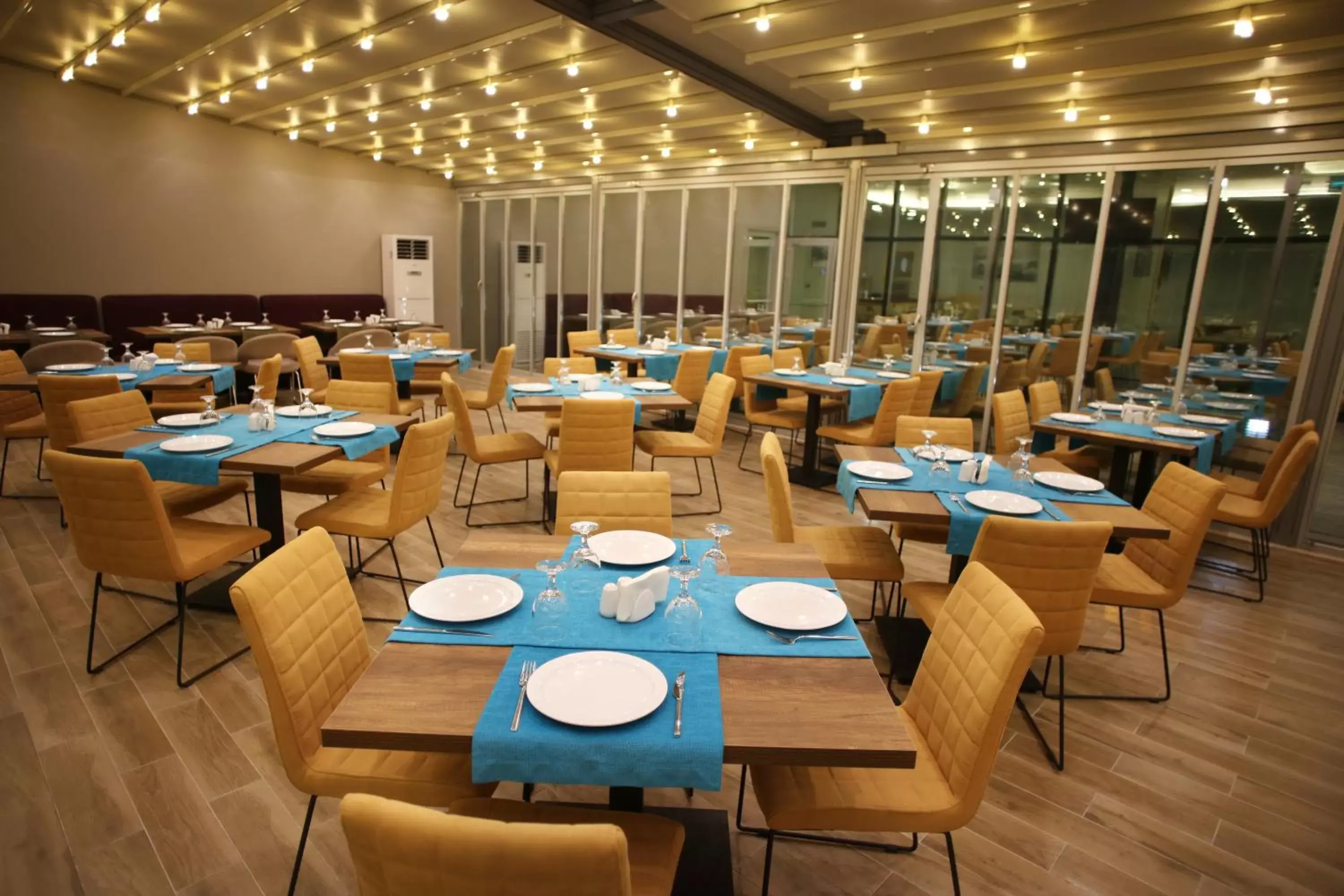 Restaurant/Places to Eat in Holiday Inn Express Manisa-West, an IHG Hotel