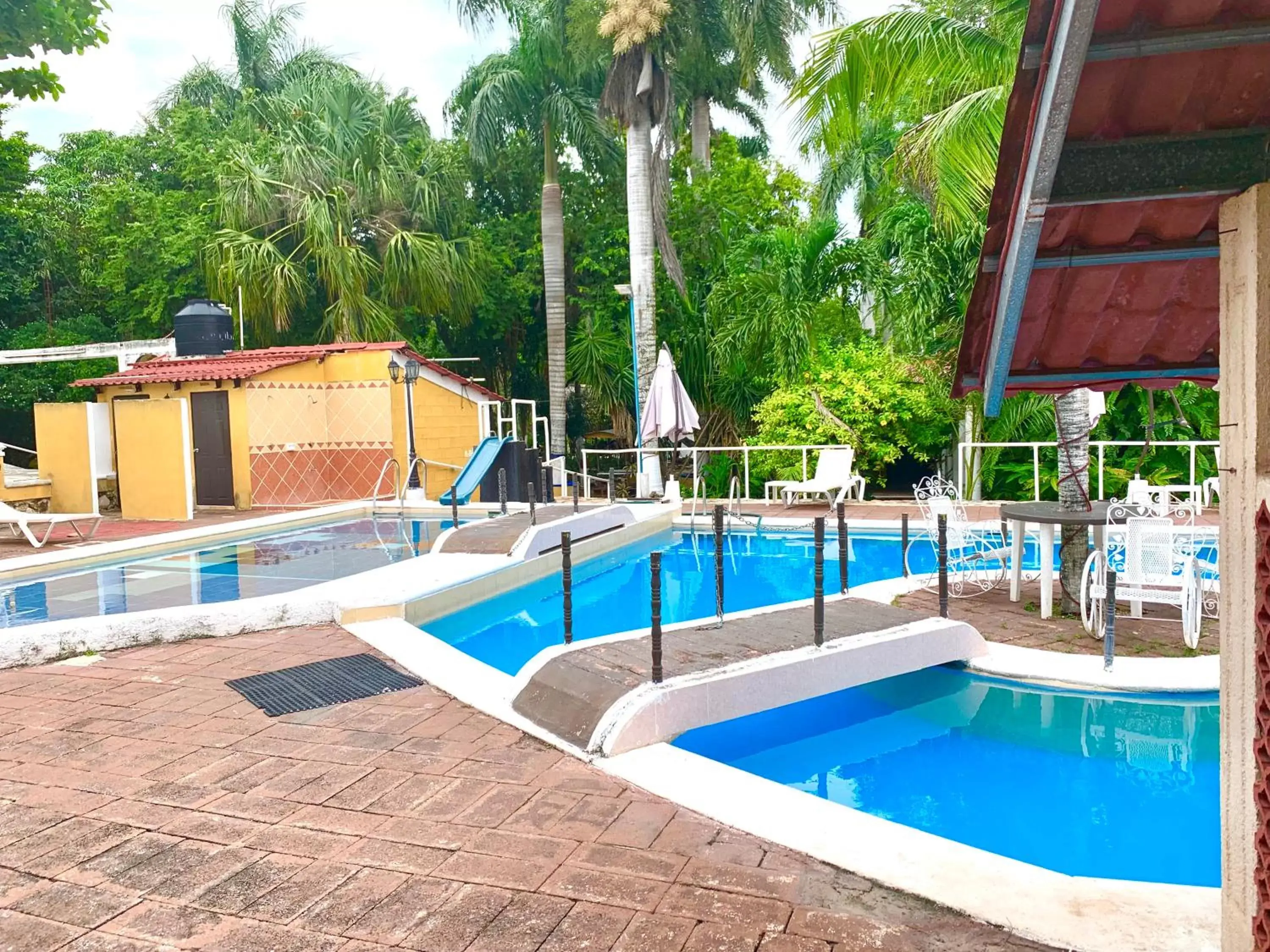 Swimming Pool in Hotel Green River