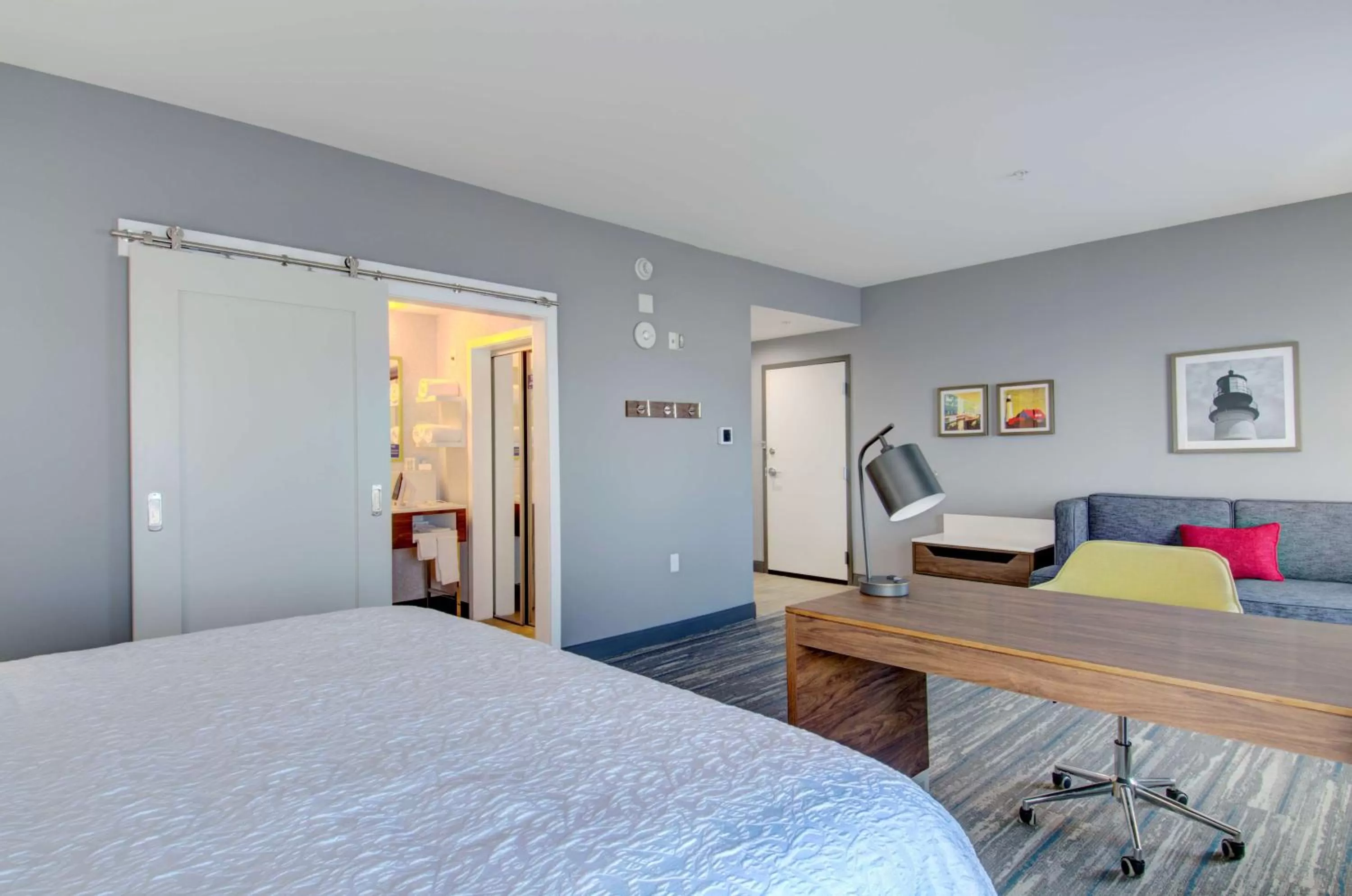 Bedroom, Bed in Hampton Inn & Suites Portland West