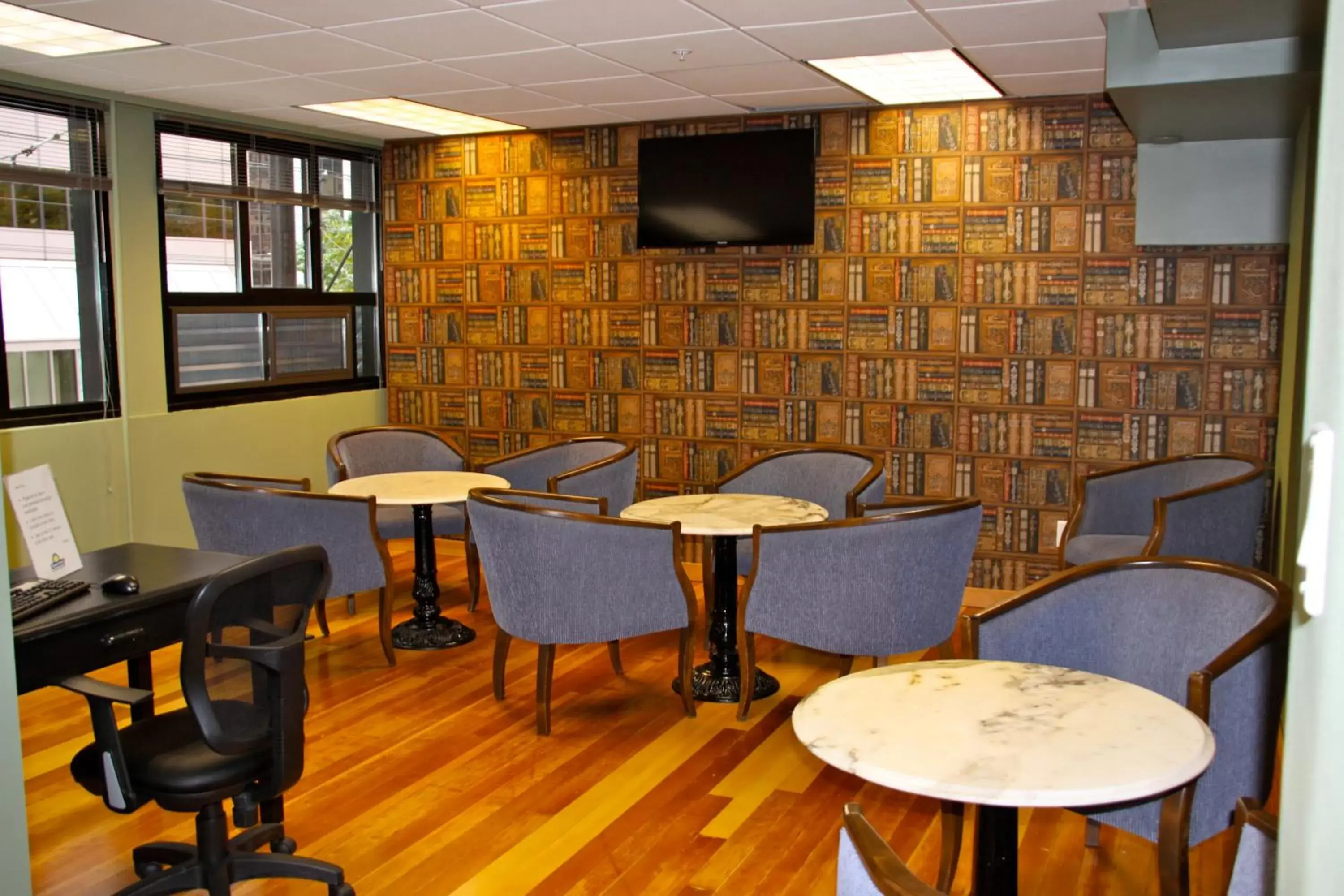 Business facilities, Lounge/Bar in Days Inn by Wyndham Vancouver Downtown