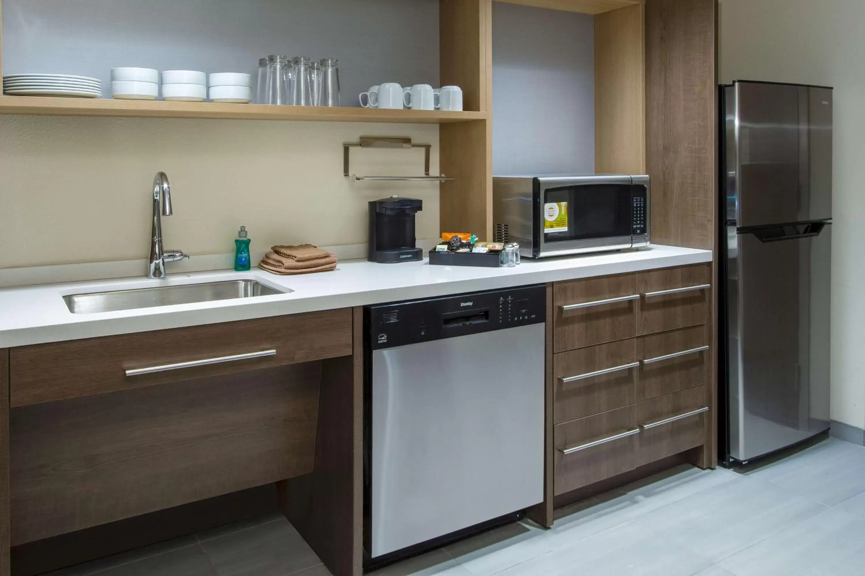 Kitchen or kitchenette, Kitchen/Kitchenette in Home2 Suites By Hilton Grove City Columbus