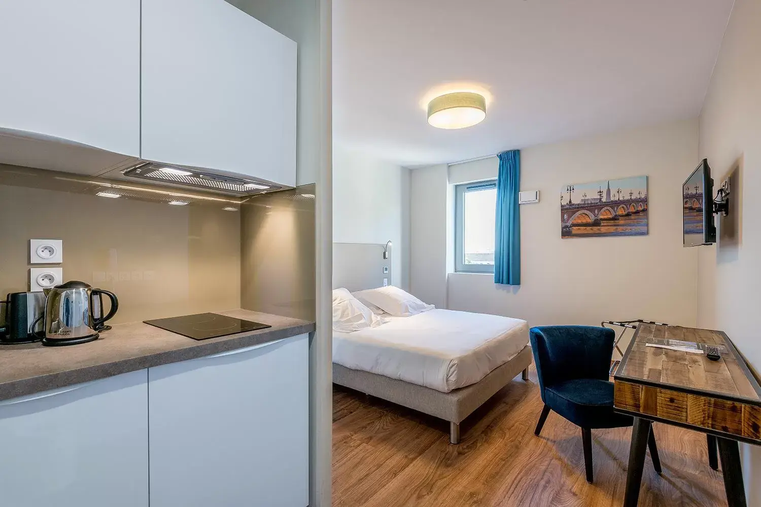 Bedroom in All Suites Bordeaux Marne – Gare Saint-Jean