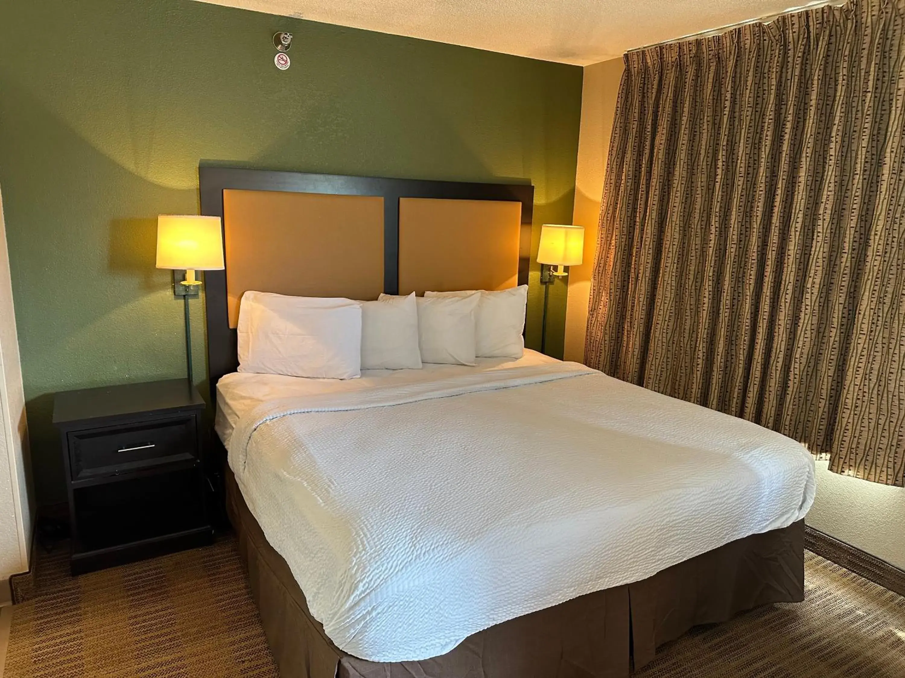 King Room - Disability Access in Red Roof Inn Southfield King Room - Disability Access in Red Roof Inn Southfield