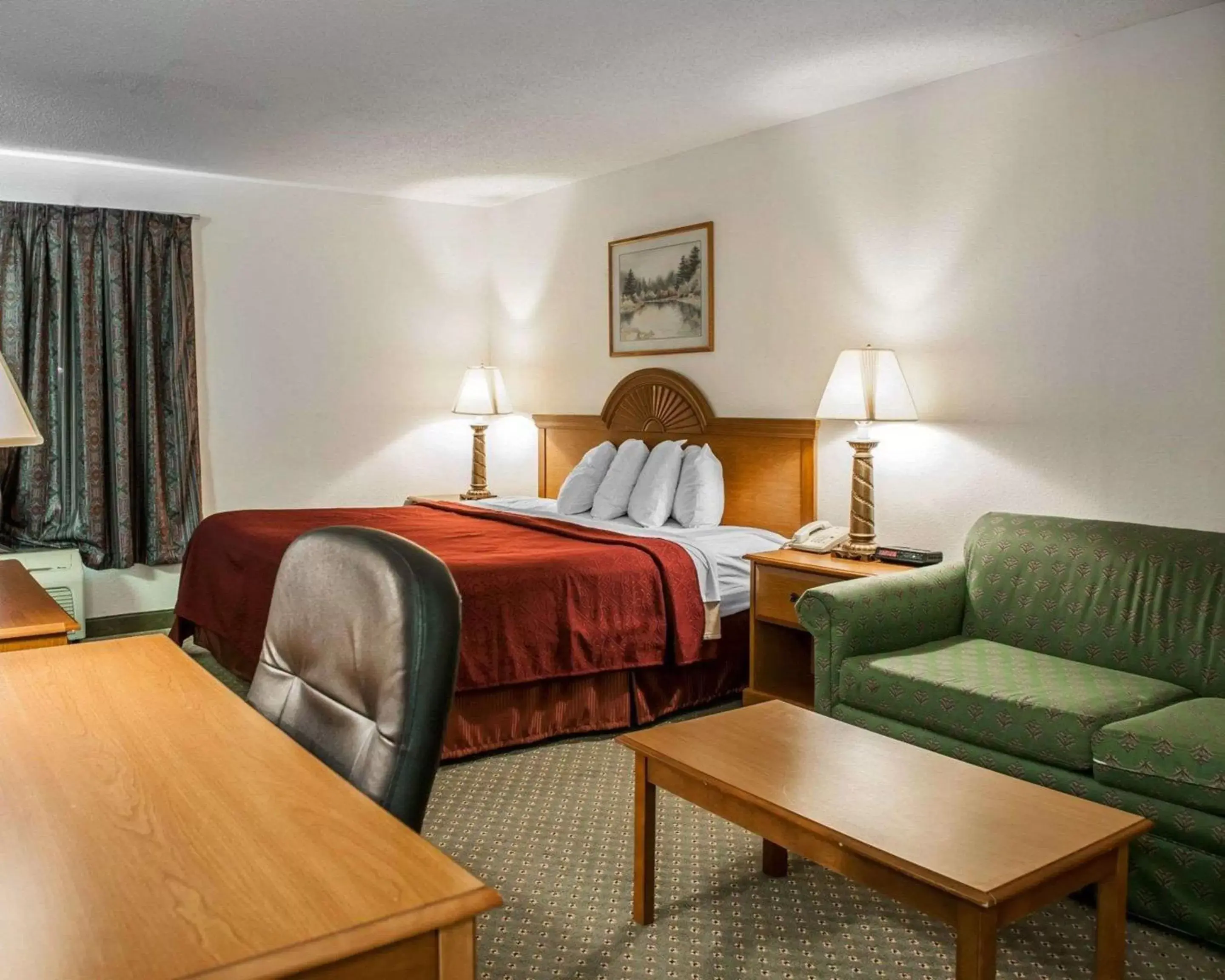 Photo of the whole room, Room Photo in Quality Inn Rochester