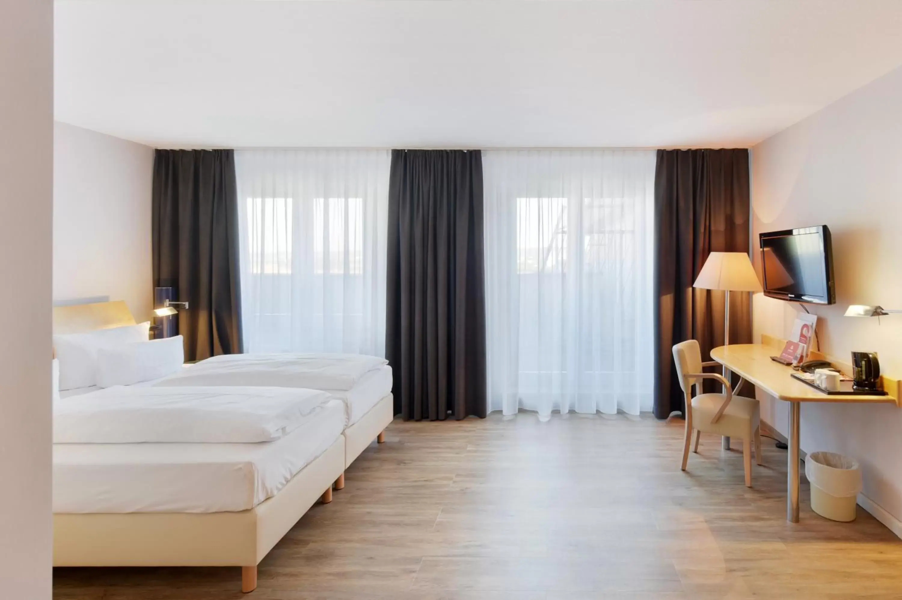 Photo of the whole room in Amedia Dresden Elbpromenade, Trademark Collection by Wyndham