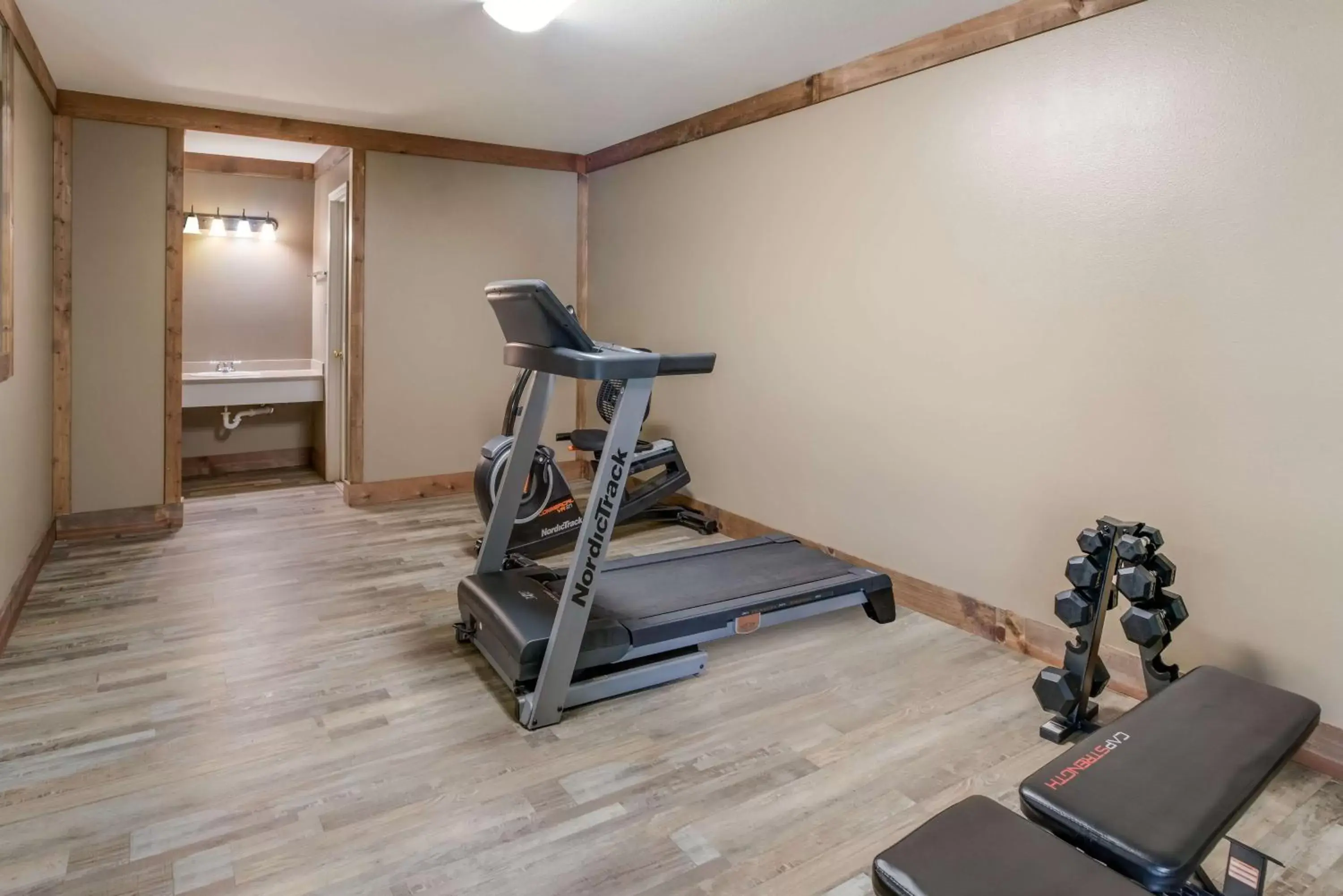 Spa and wellness centre/facilities, Fitness Center/Facilities in SureStay Hotel by Best Western Leesville